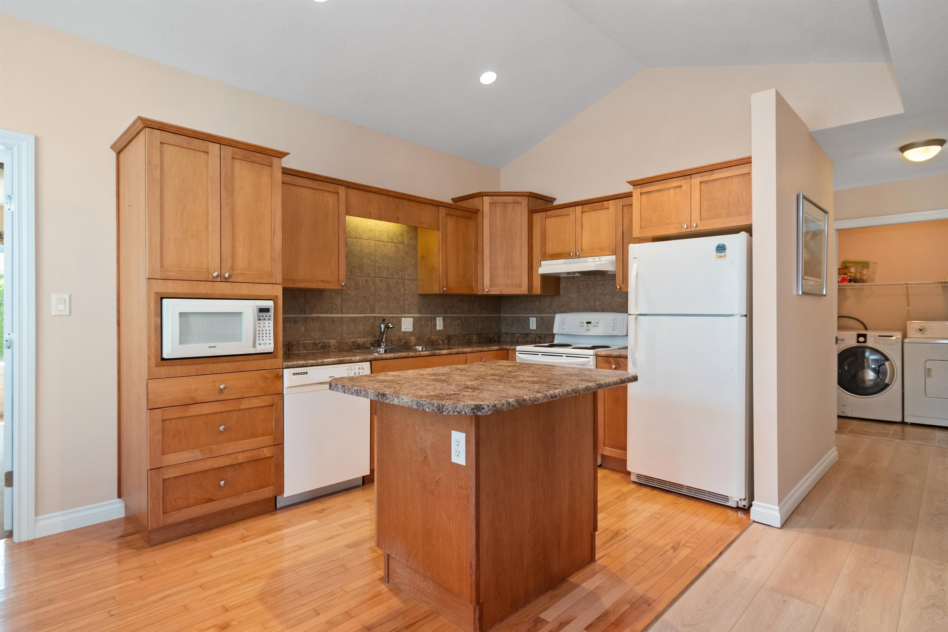 3 - 648 Coquihalla Street, Hope, V0X 1L0 — photo 3