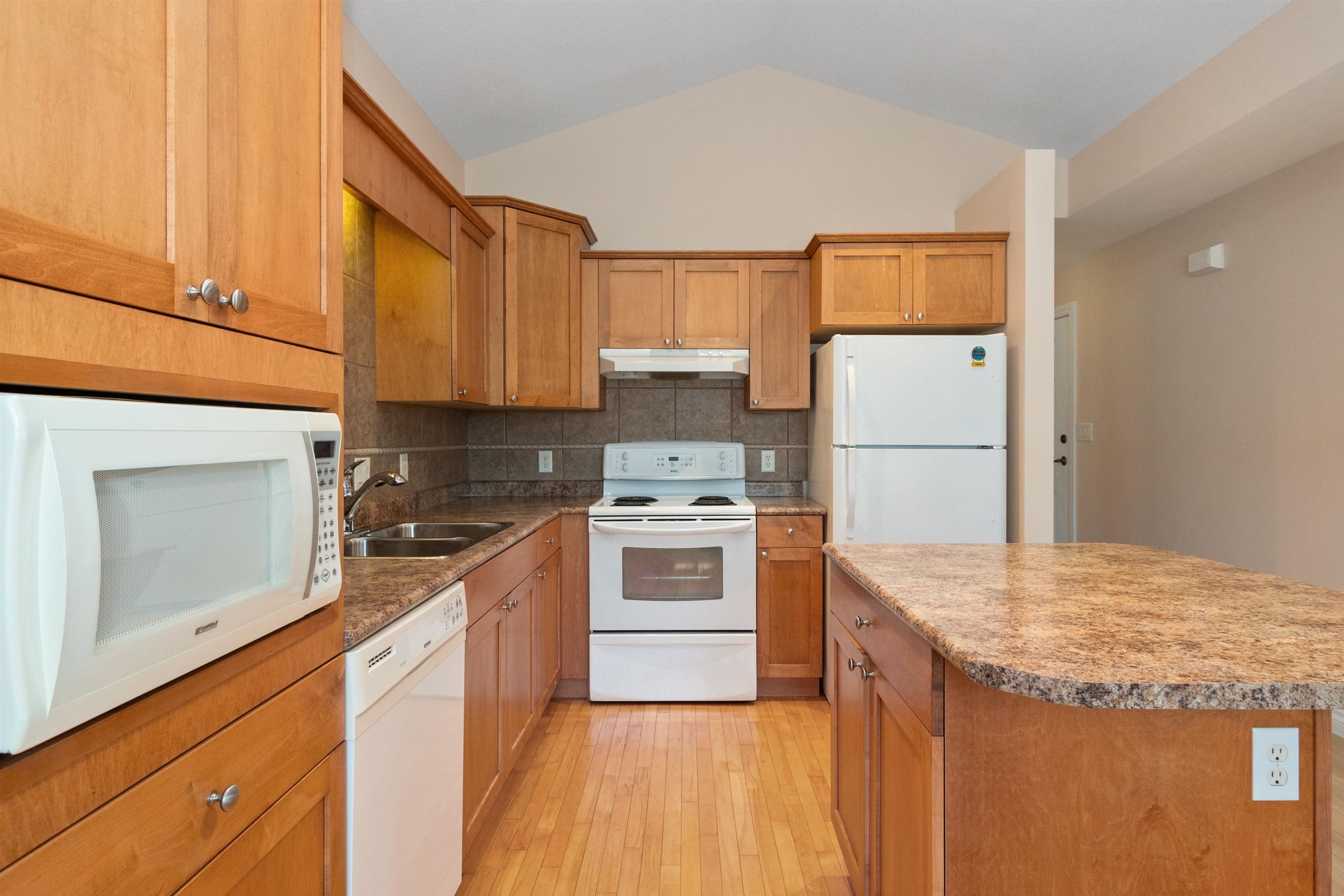 3 - 648 Coquihalla Street, Hope, V0X 1L0 — photo 4