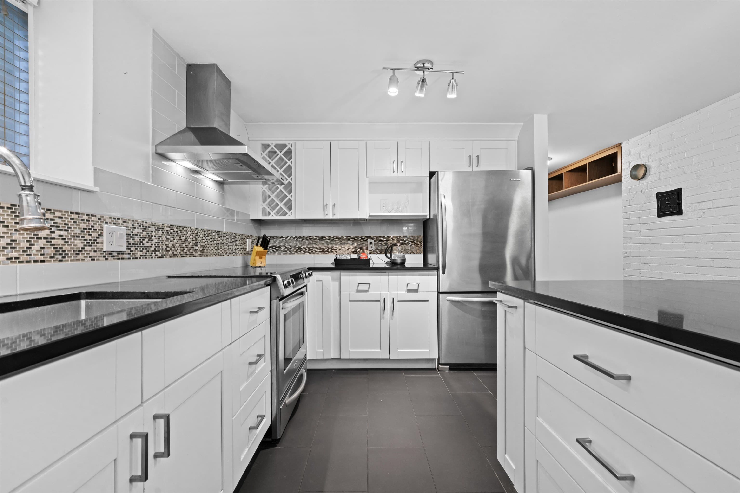 385 Stevens Drive, West Vancouver, V7S 1C7 — photo 2