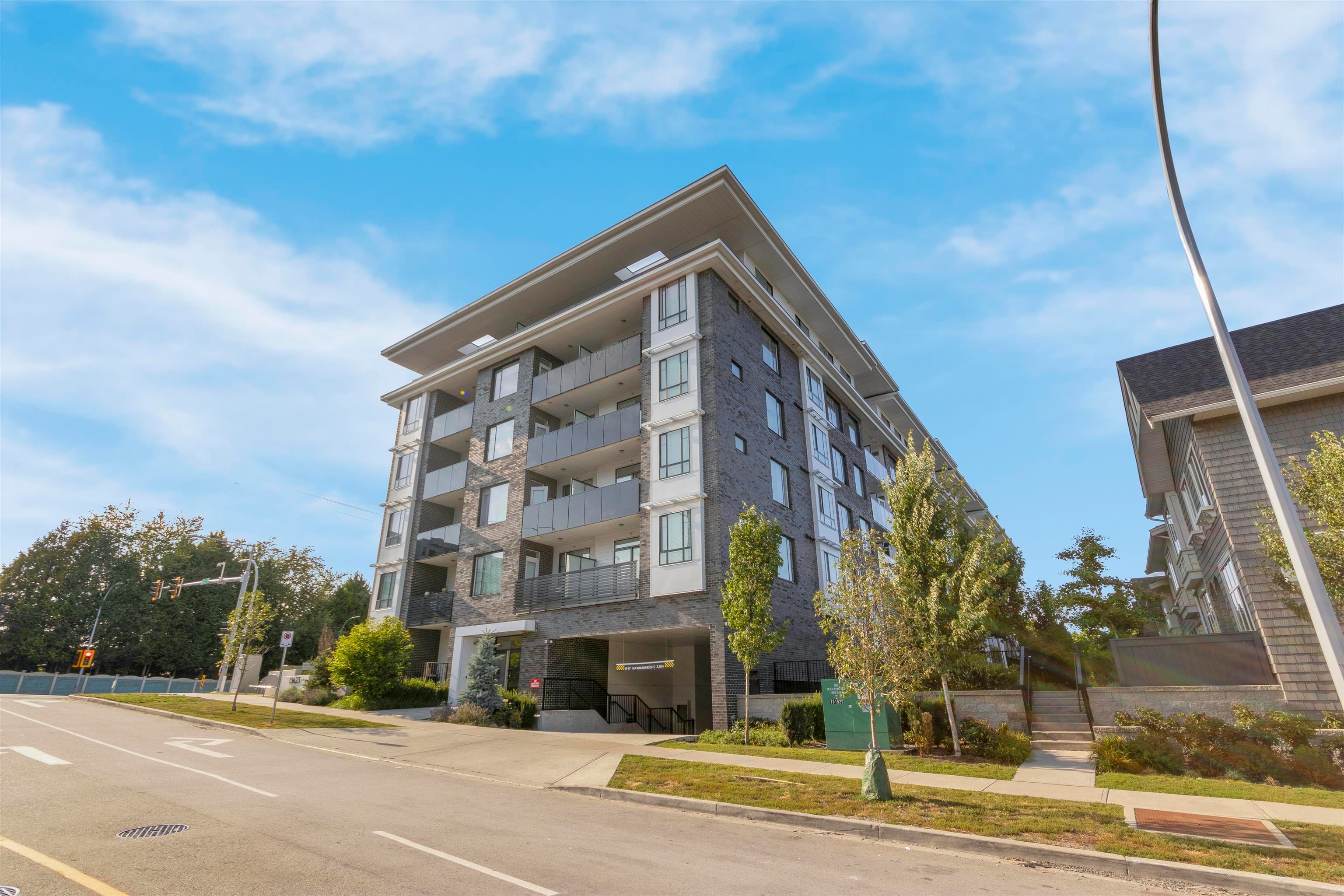 220 - 13623 81a Avenue, Surrey, V3W 3N7 — photo 3
