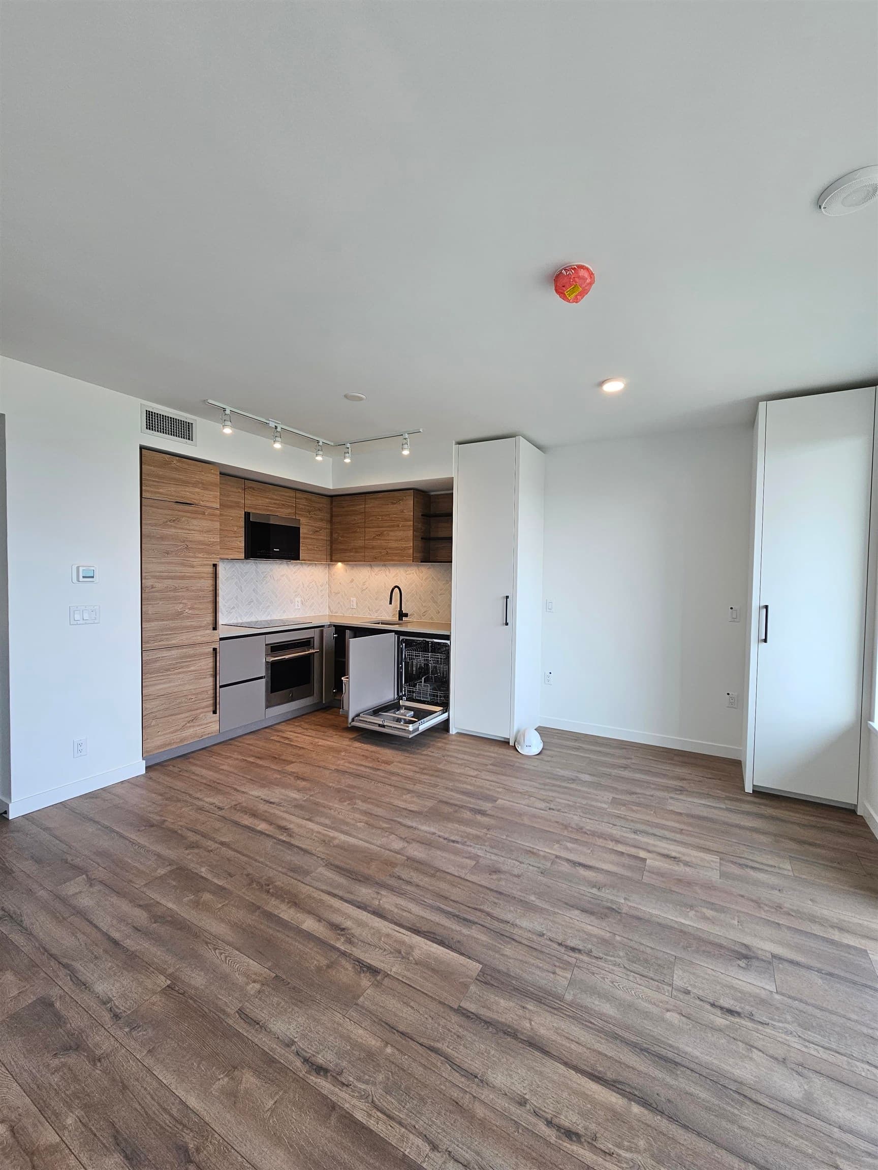 2103 - 13428 105 Avenue, Surrey, V3T 0S6 — photo 2