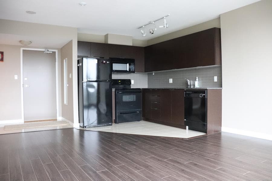 1110 - 13618 100 Avenue, Surrey, V3T 0A8 — photo 2