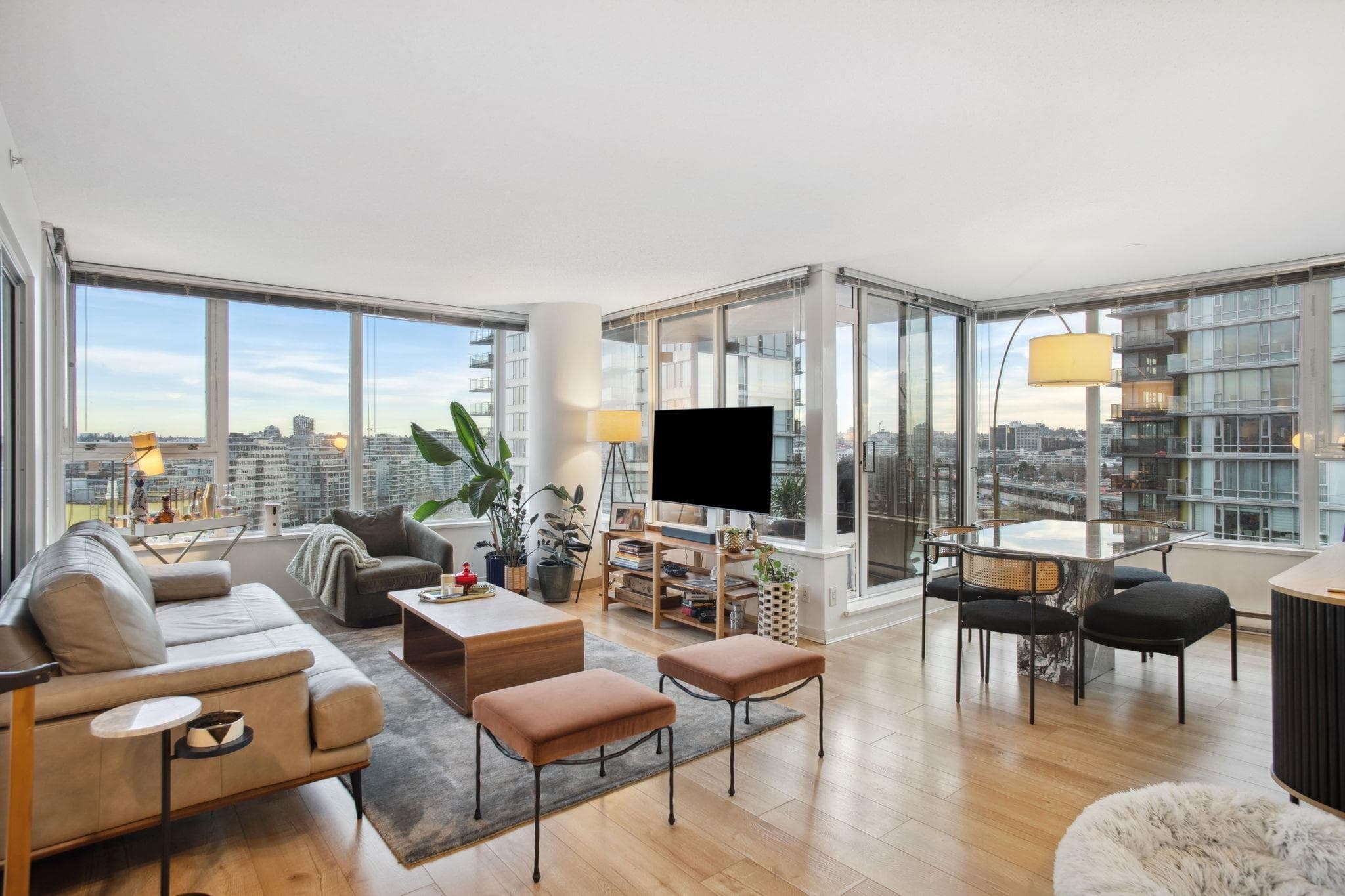 1803 - 33 Smithe Street, Vancouver, V6B 0B5 — photo 2