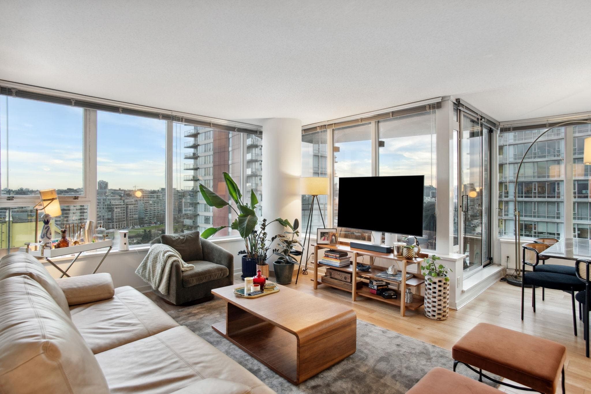 1803 - 33 Smithe Street, Vancouver, V6B 0B5 — photo 5