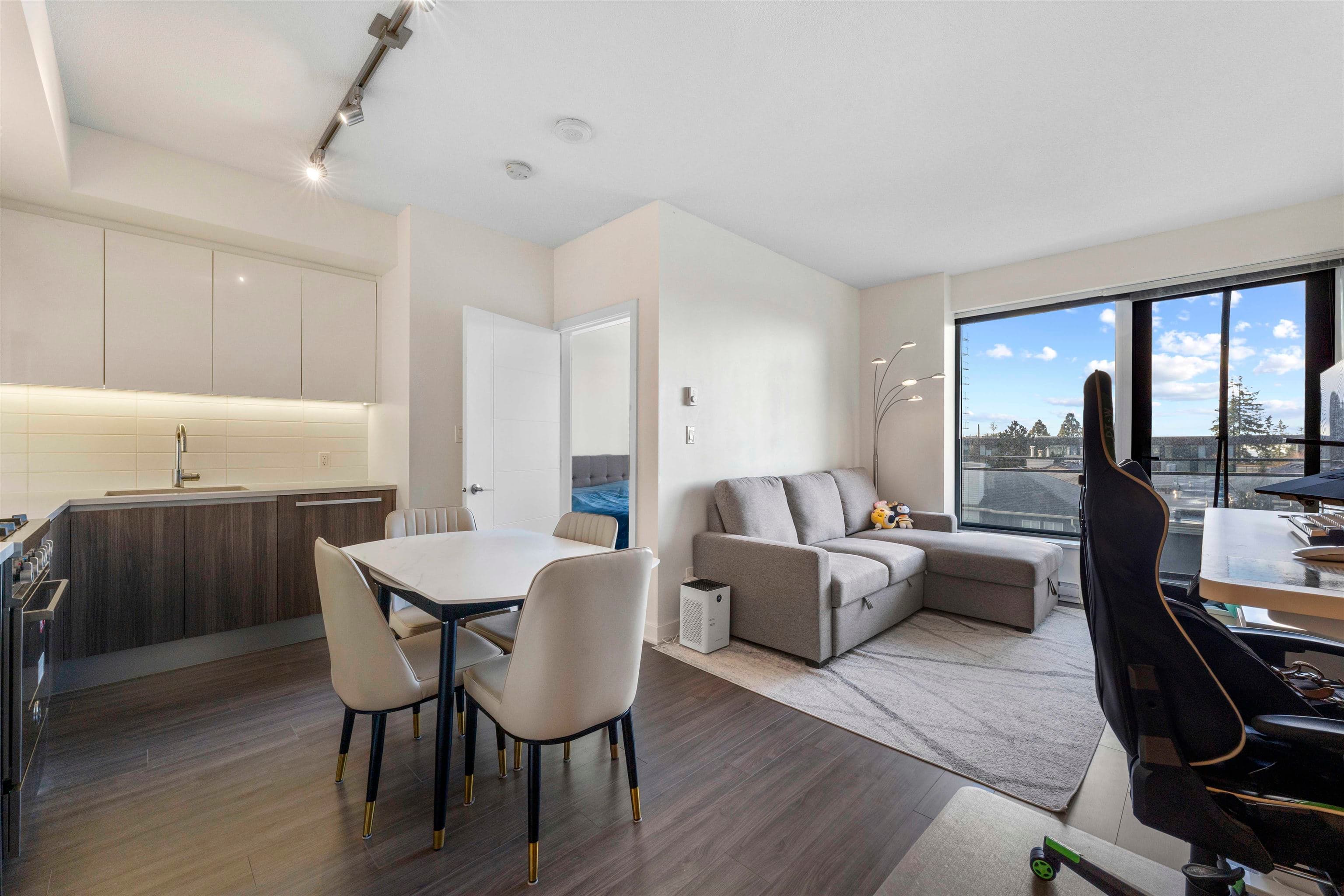 501 - 4900 Lennox Lane, Burnaby, V5H 0G9 — photo 5