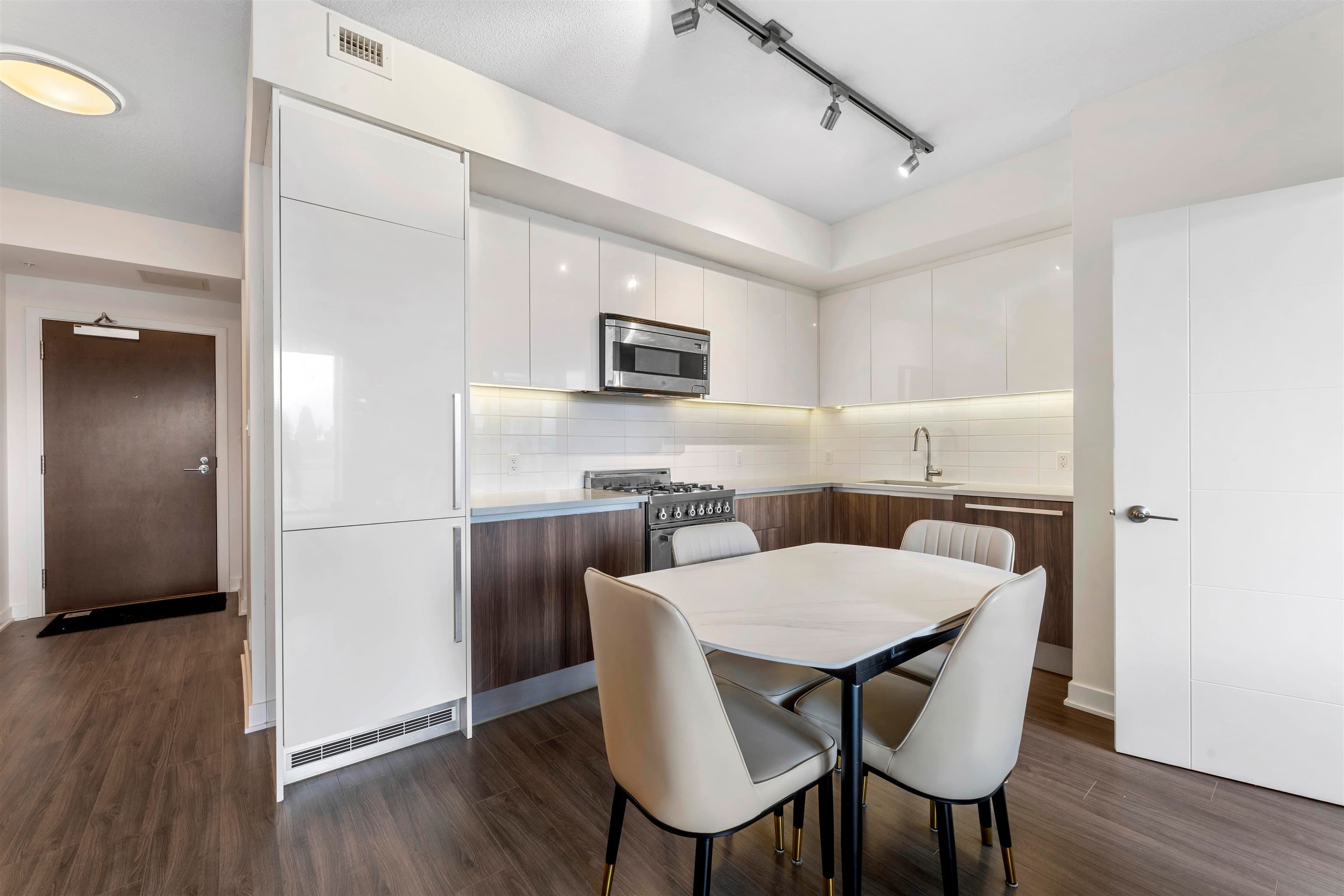 501 - 4900 Lennox Lane, Burnaby, V5H 0G9 — photo 4