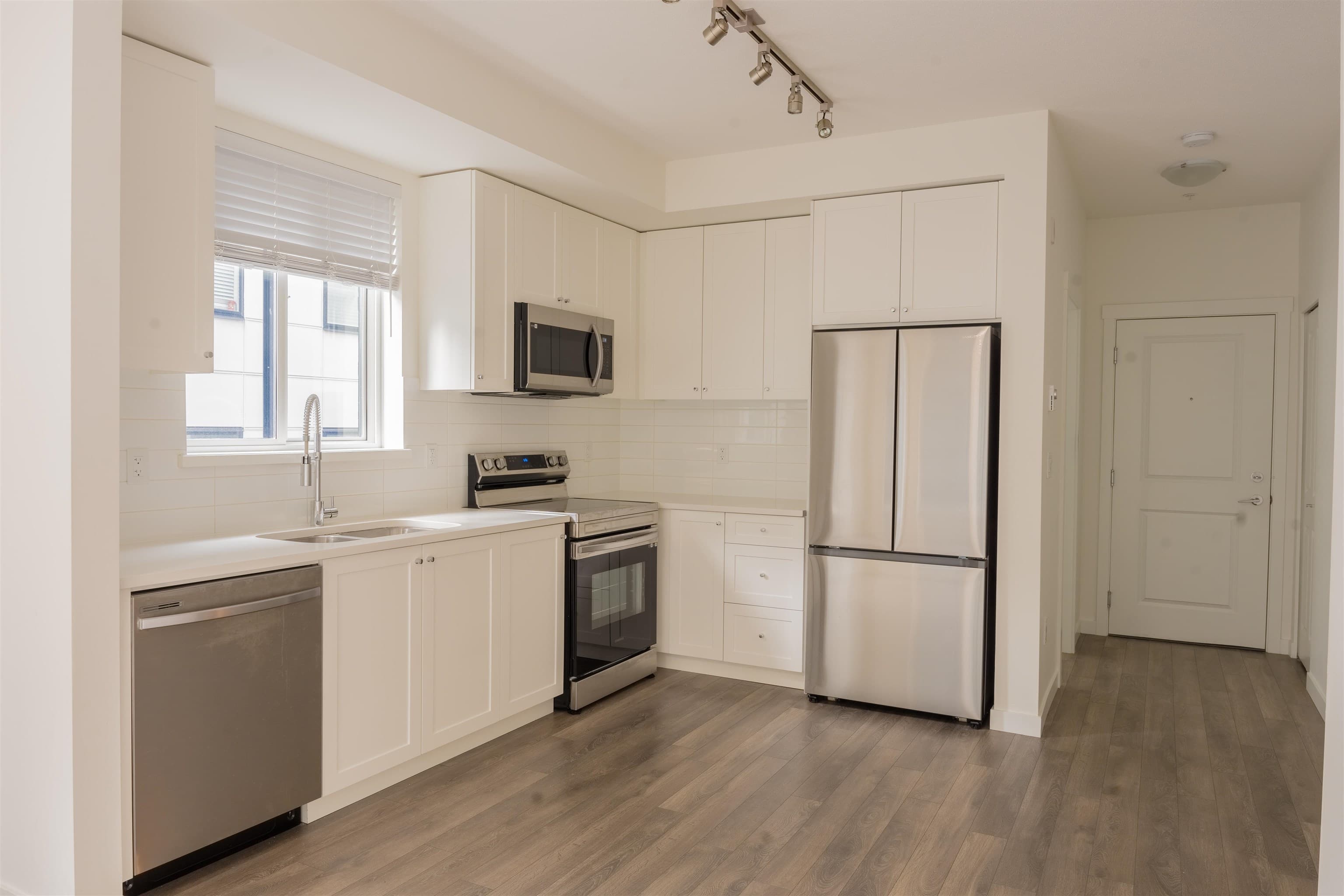 206 - 15848 Fraser Highway, Surrey, V4N 6X6 — photo 5