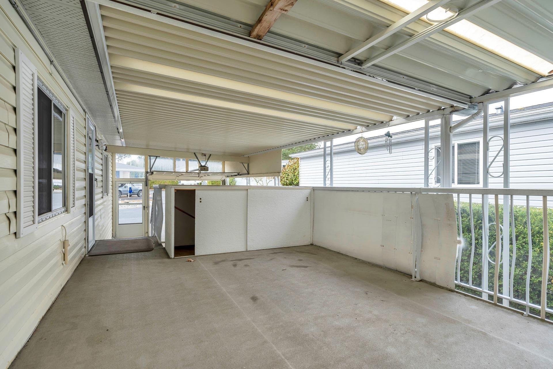105 - 2062 King George Boulevard, Surrey, V4A 5A2 — photo 4