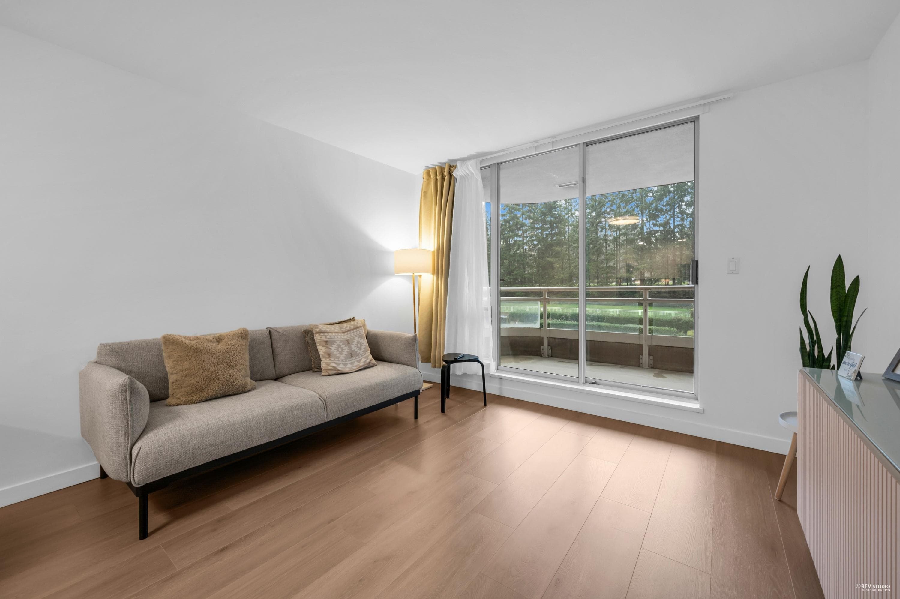 201 - 9623 Manchester Drive, Burnaby, V3N 4Y8 — photo 3