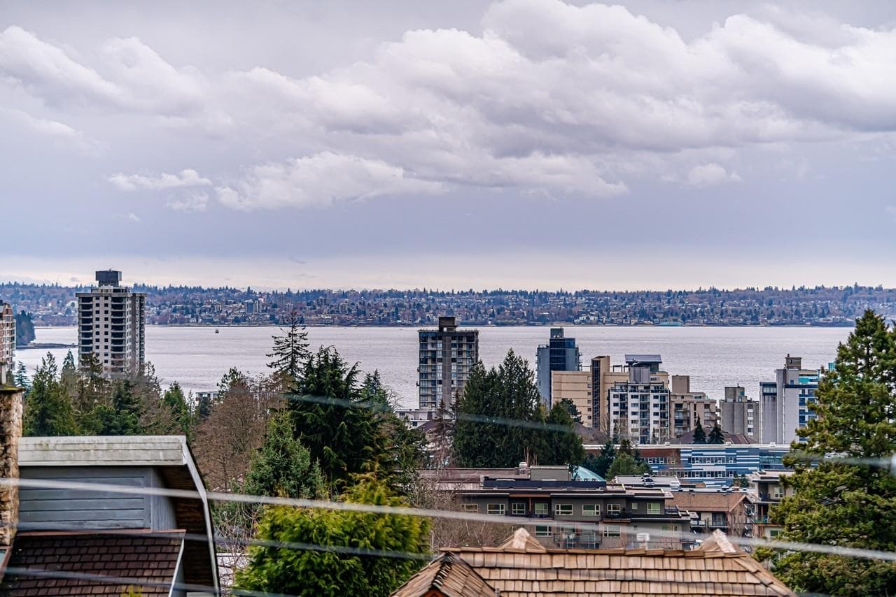 2135 Lawson Avenue, West Vancouver, V7V 2E1 — photo 3