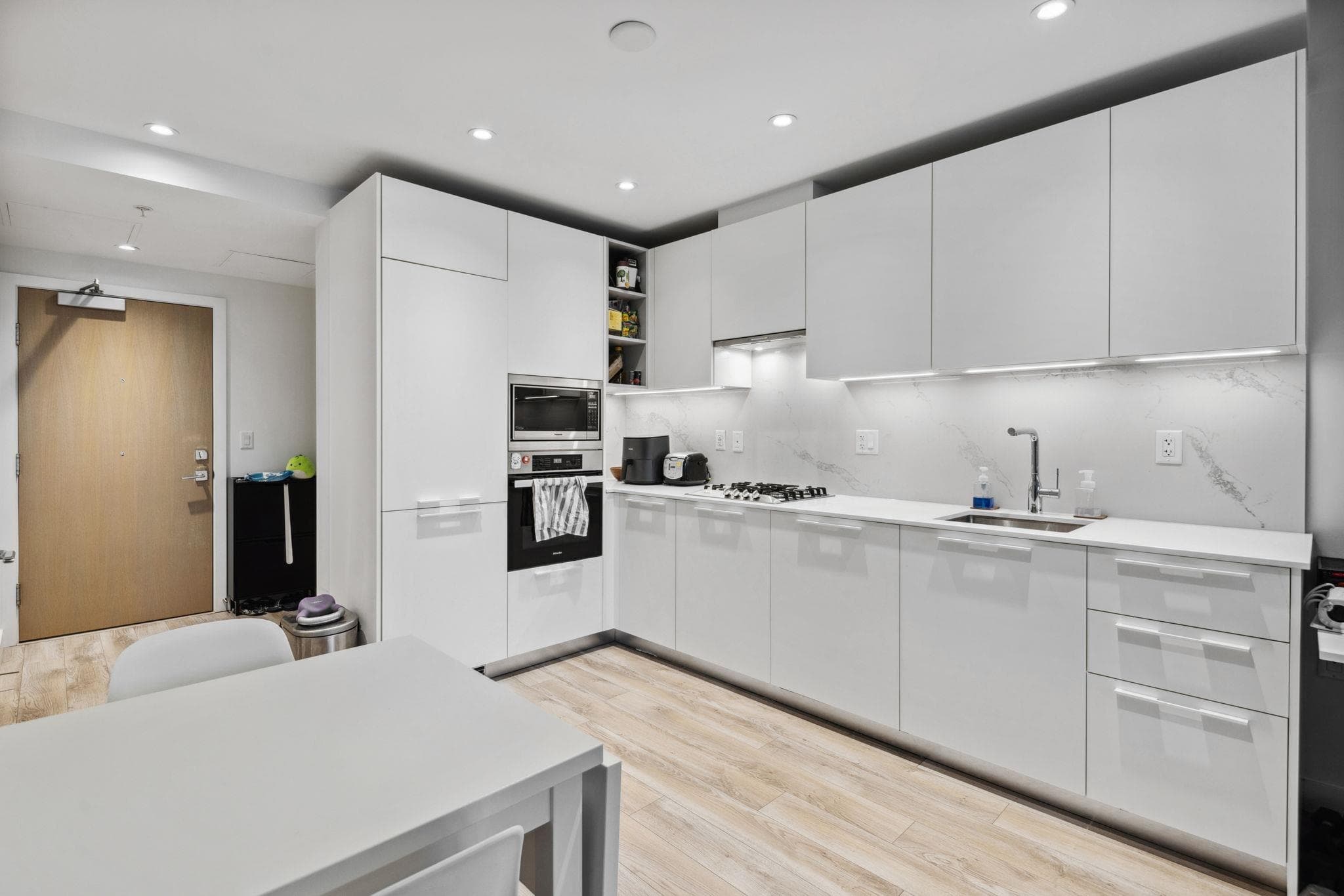 503 - 6699 Dunblane Avenue, Burnaby, V5H 0J8 — photo 5