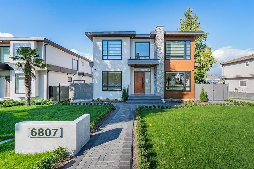 6807 Stanley Street, Burnaby