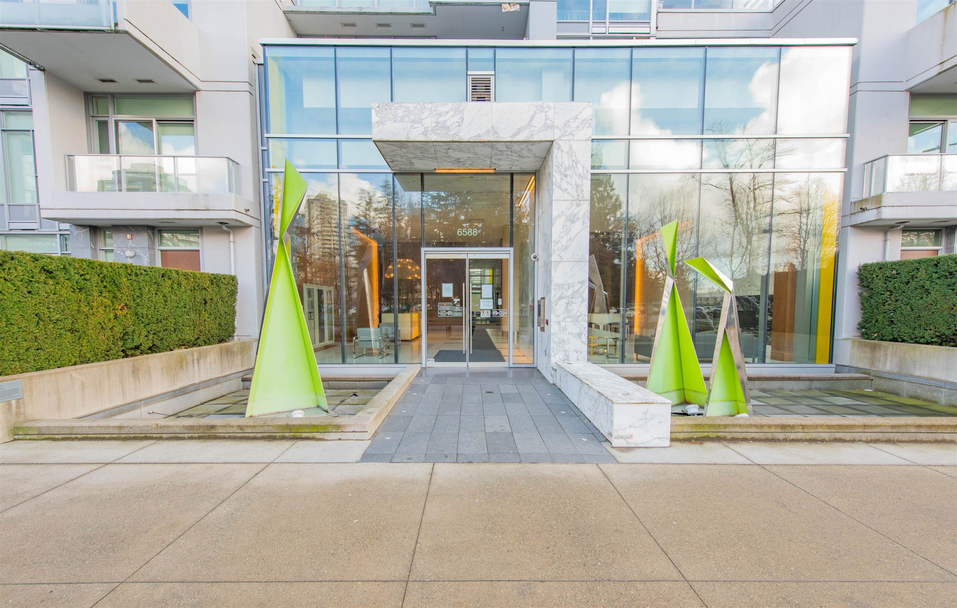 3305 - 6588 Nelson Avenue, Burnaby, V5H 0E8 — photo 2