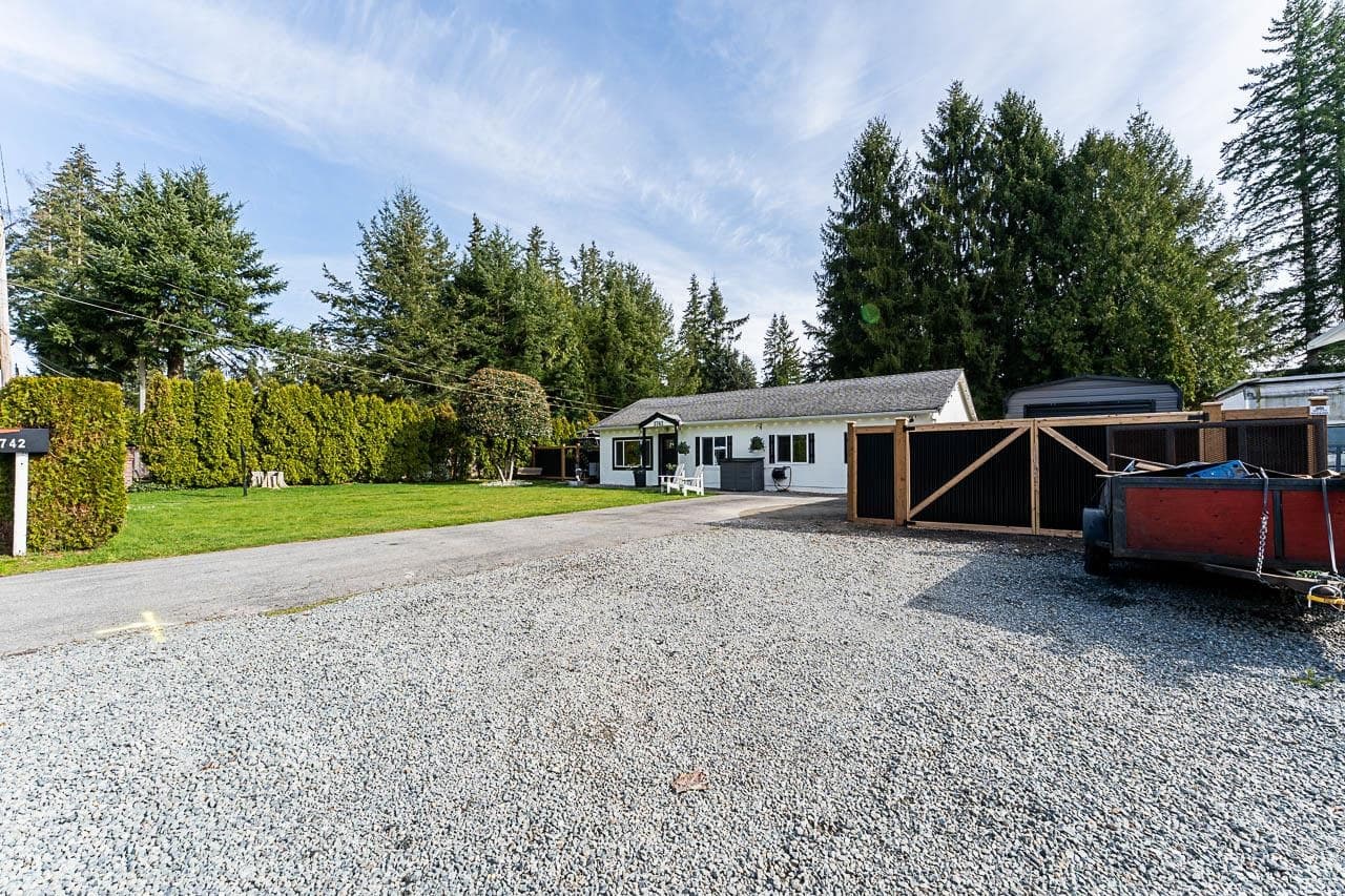 3742 204 Street, Langley, V3A 1X4 — photo 2