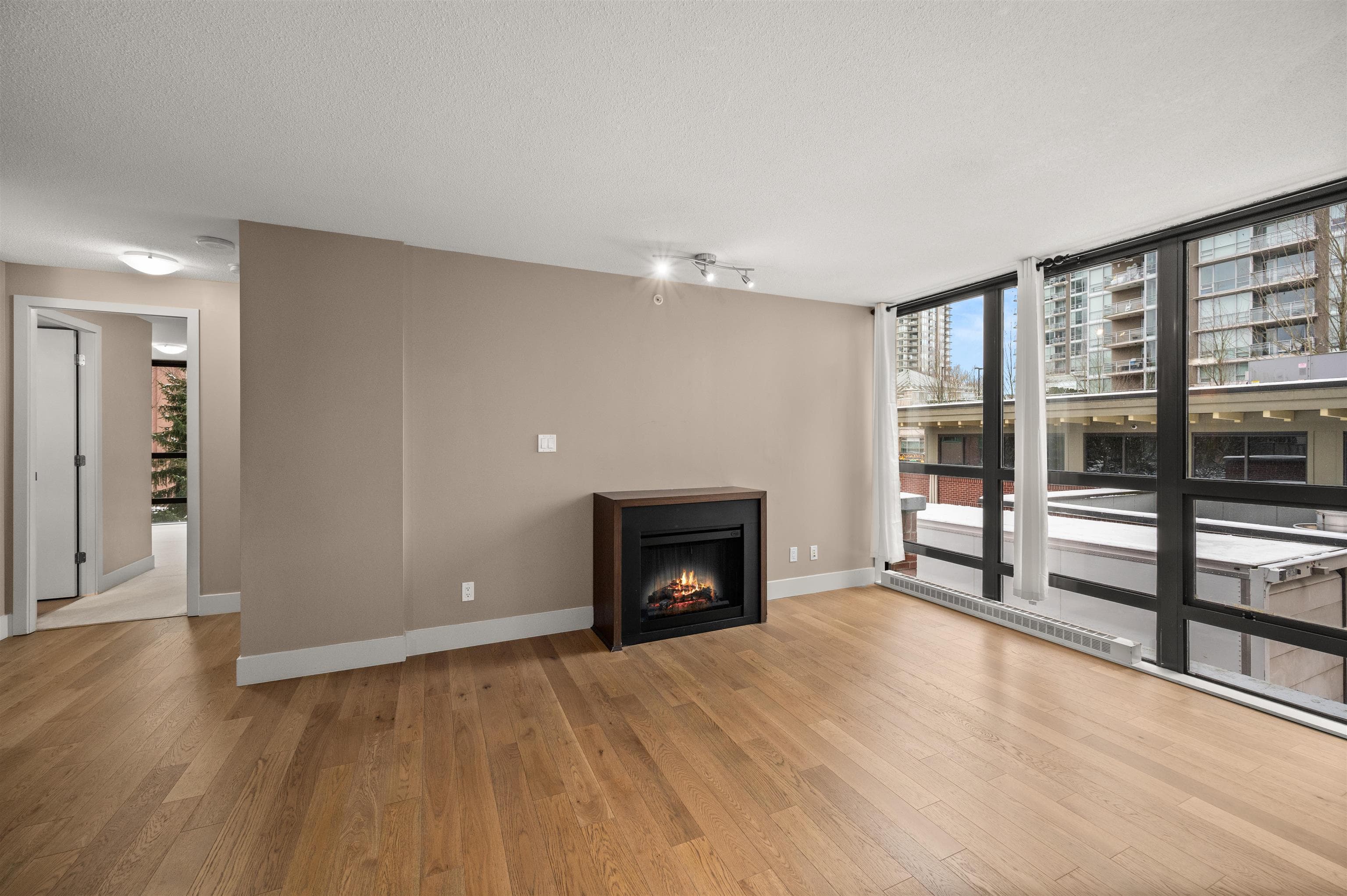 204 - 2959 Glen Drive, Coquitlam, V3B 0B8 — photo 4
