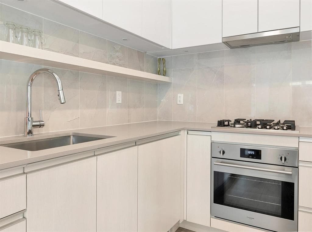 202 - 14225 103a Avenue, Surrey, V3T 0T4 — photo 2