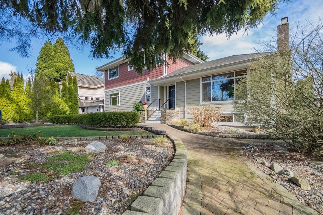 2050 Sperling Avenue, Burnaby, V5B 4K5 — photo 1