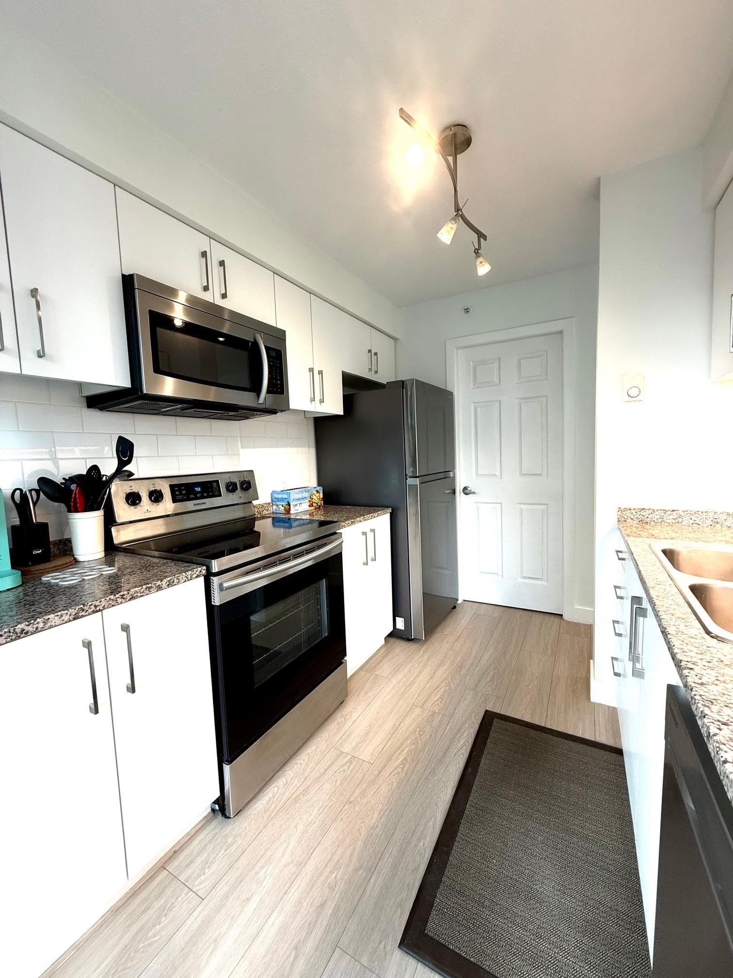 1704 - 1288 W Georgia Street, Vancouver, V6E 4R3 — photo 3