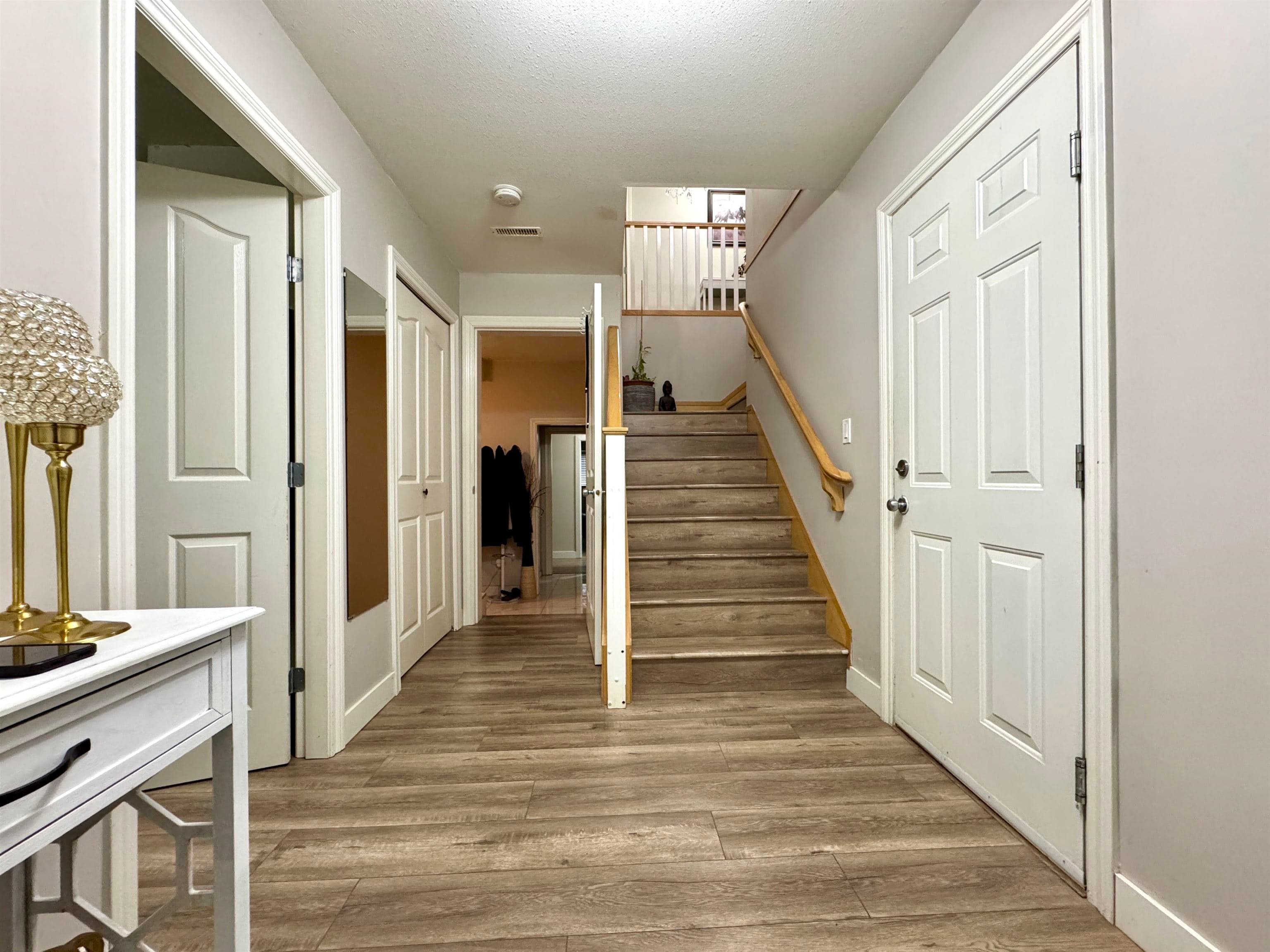 24026 109a Avenue, Maple Ridge, V2W 1Z4 — photo 2