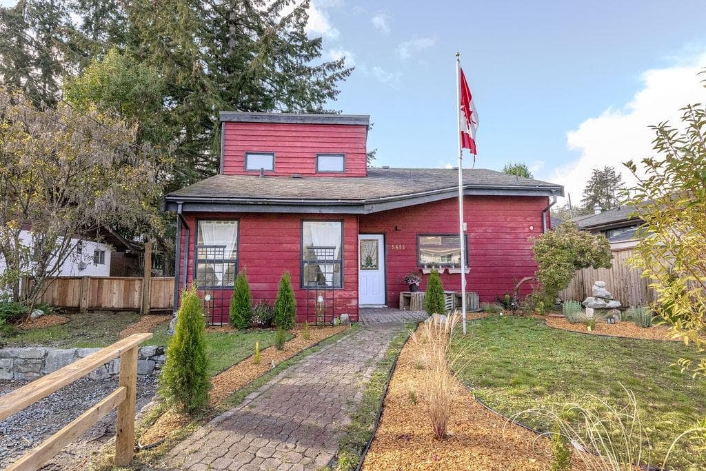 5613 Trail Avenue, Sechelt, V7Z 0H8 — photo 2