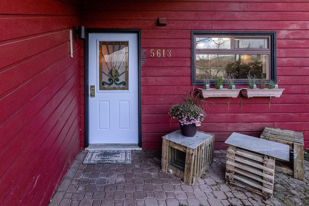 5613 Trail Avenue, Sechelt, V7Z 0H8 — photo 4