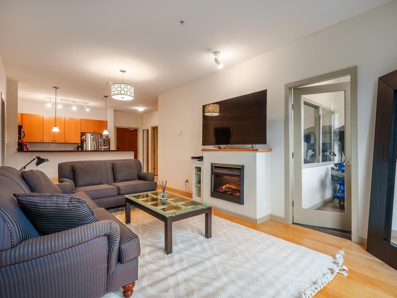 105 - 100 Capilano Road, Port Moody, V3H 5M9 — photo 5
