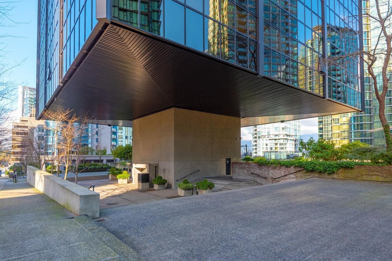 1202 - 1333 W Georgia Street, Vancouver, V6E 4V3 — photo 2