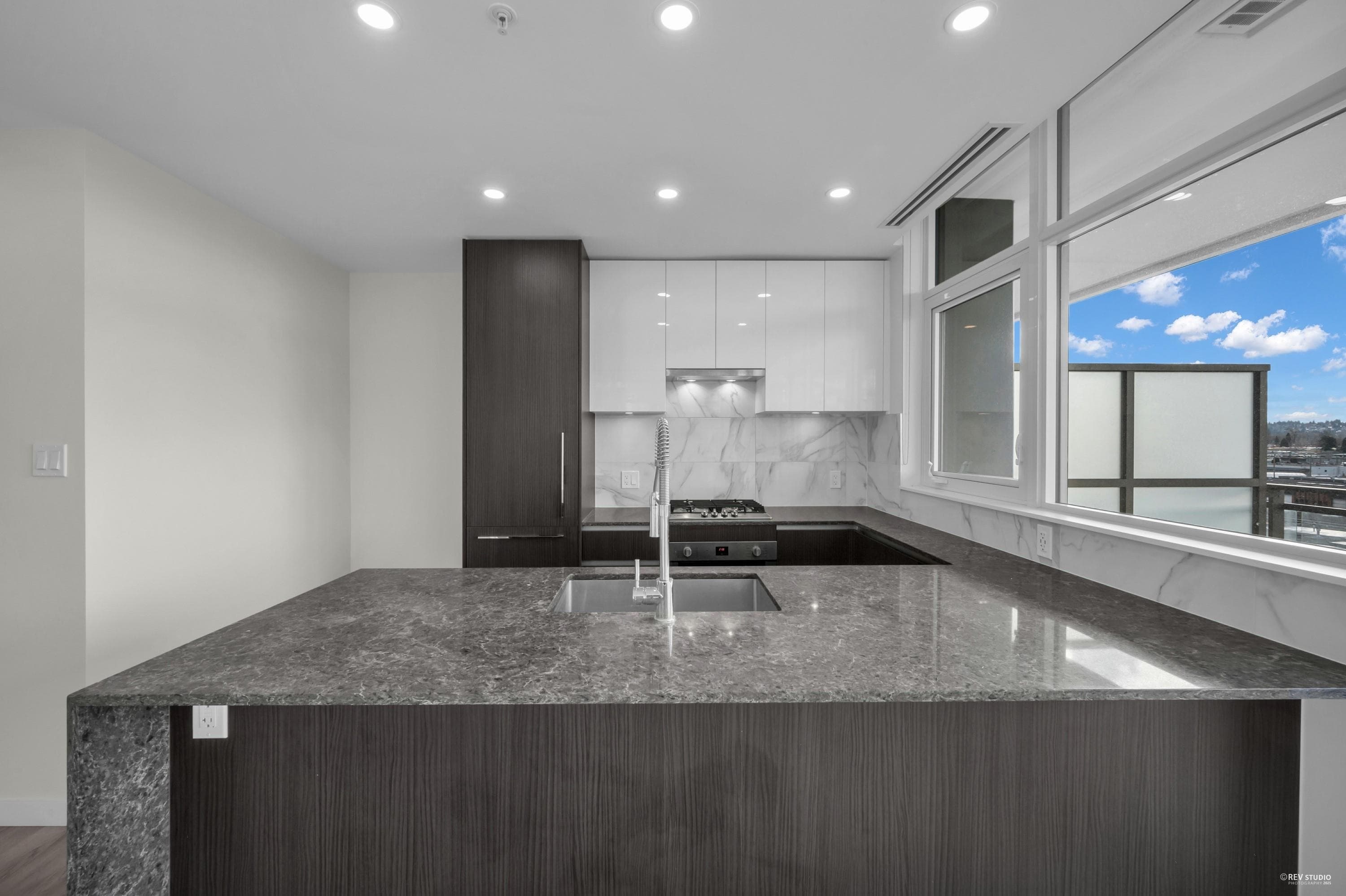 607 - 5333 Goring Street, Burnaby, V5B 3A2 — photo 2