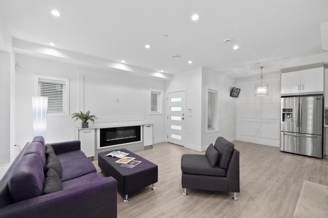 3133 Glen Drive, Vancouver, V5T 4C3 — photo 2