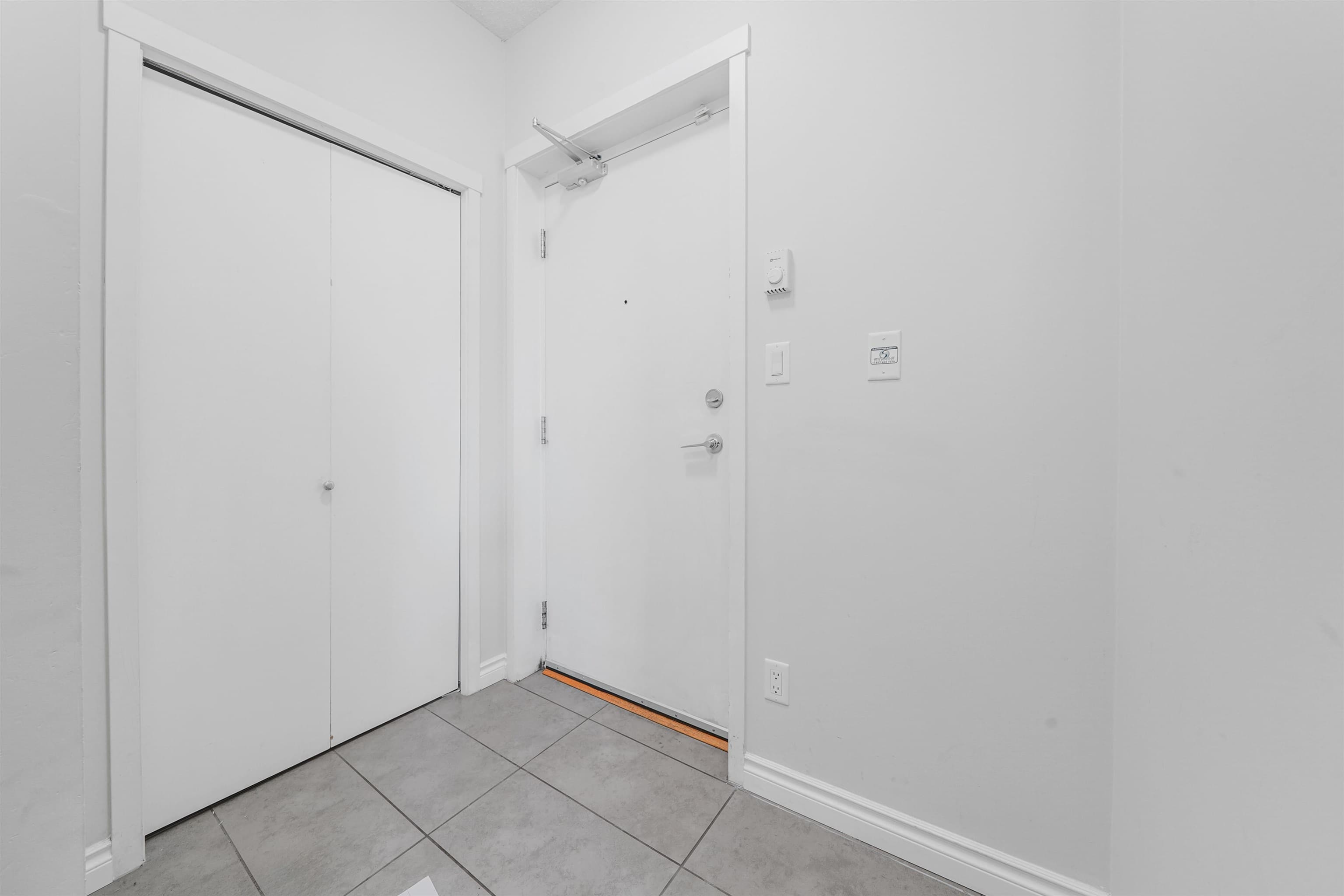 1404 - 13399 104 Avenue, Surrey, V3T 0C9 — photo 2