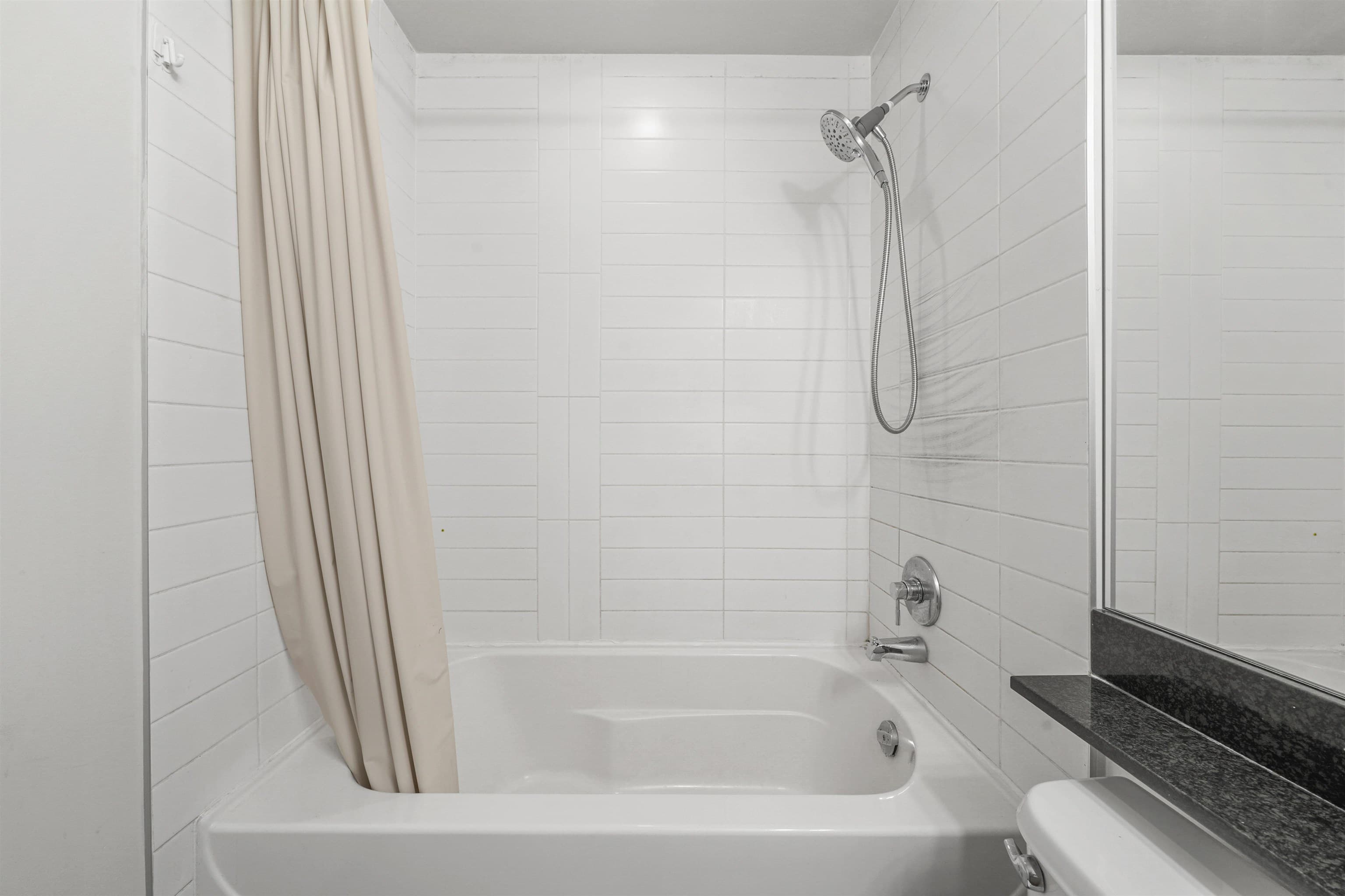 1404 - 13399 104 Avenue, Surrey, V3T 0C9 — photo 5