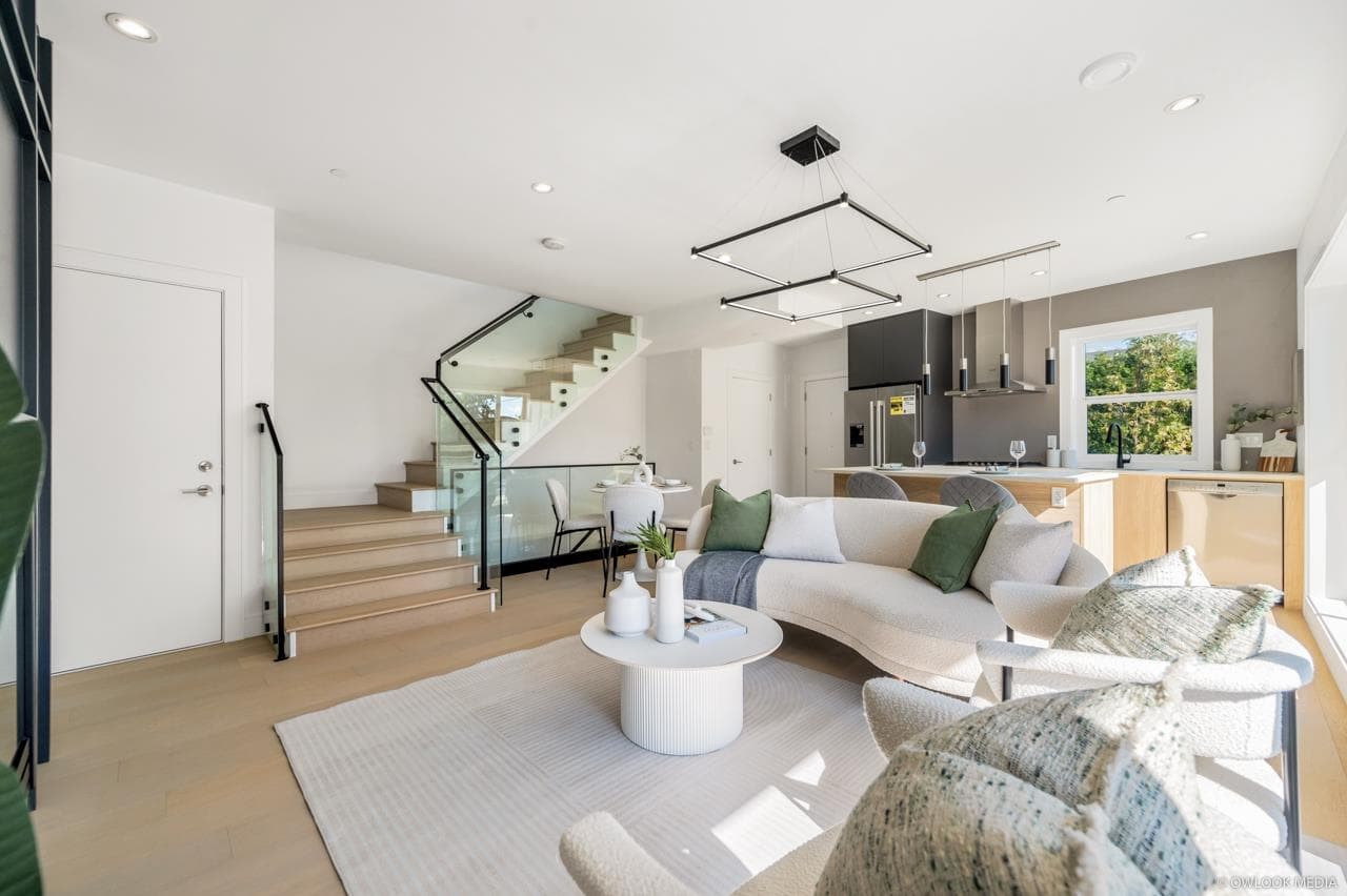 7359 Oak Street, Vancouver, V0V 0V0 — photo 3