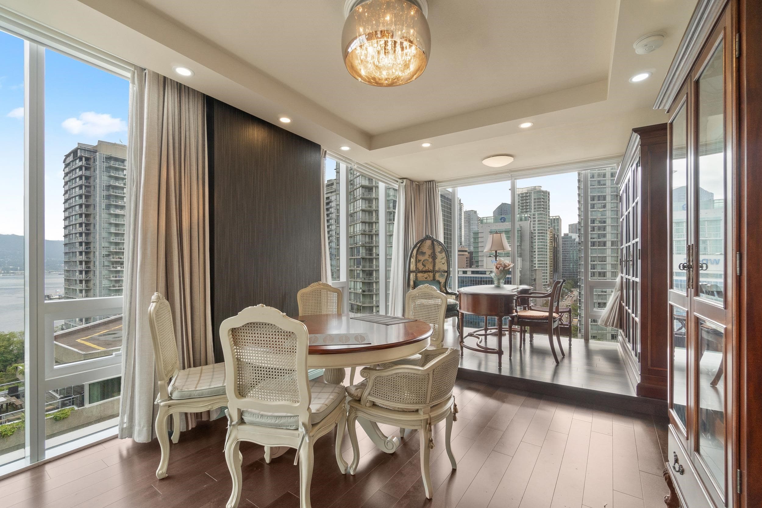 1702 - 1277 Melville Street, Vancouver, V6E 0A4 — photo 2