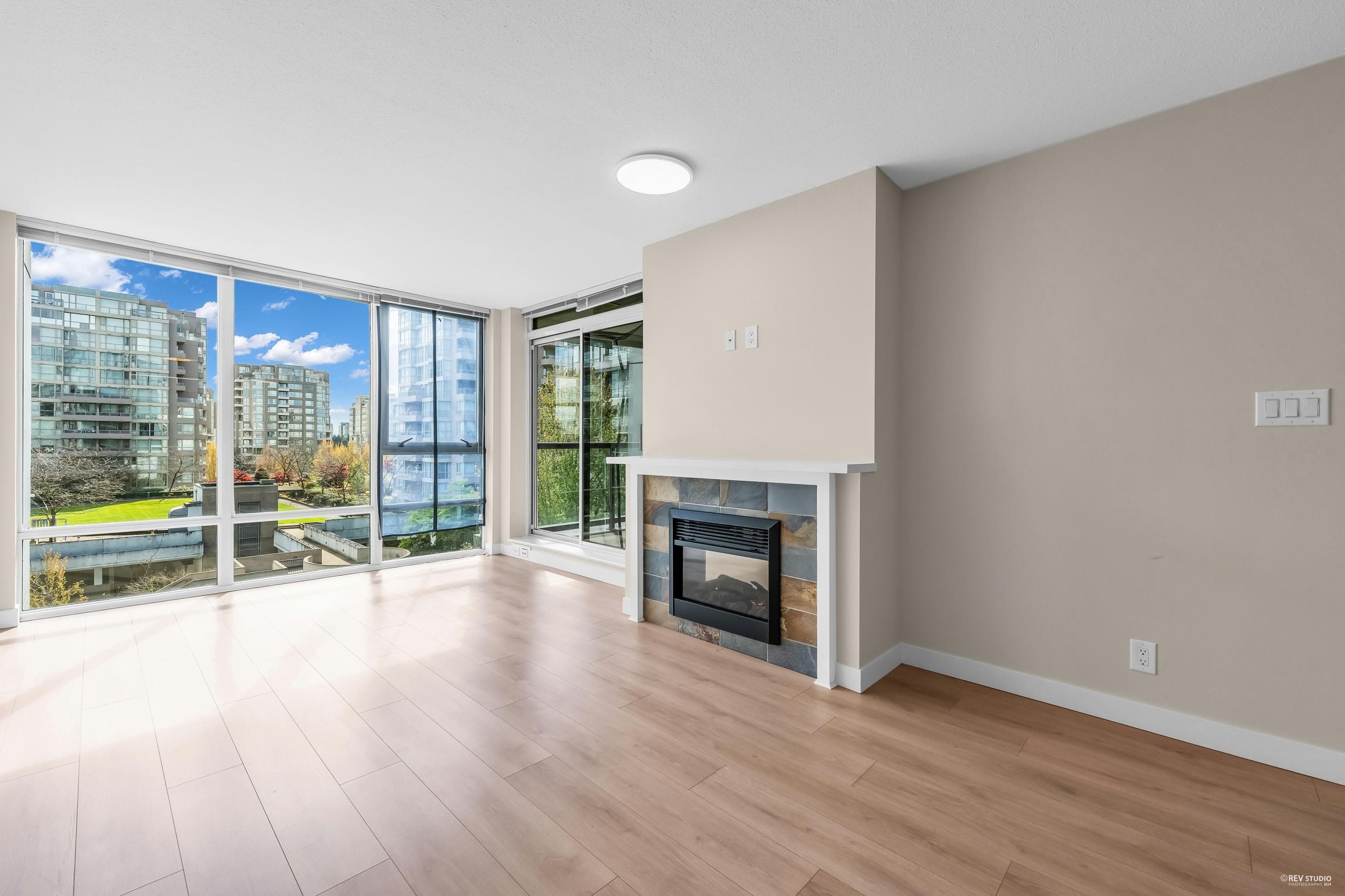 903 - 6068 No. 3 Road, Richmond, V6Y 4M7 — photo 1