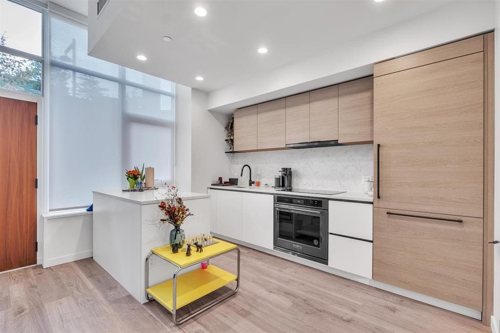 TH6 - 10448 University Drive, Surrey, V3T 0S7 — photo 4