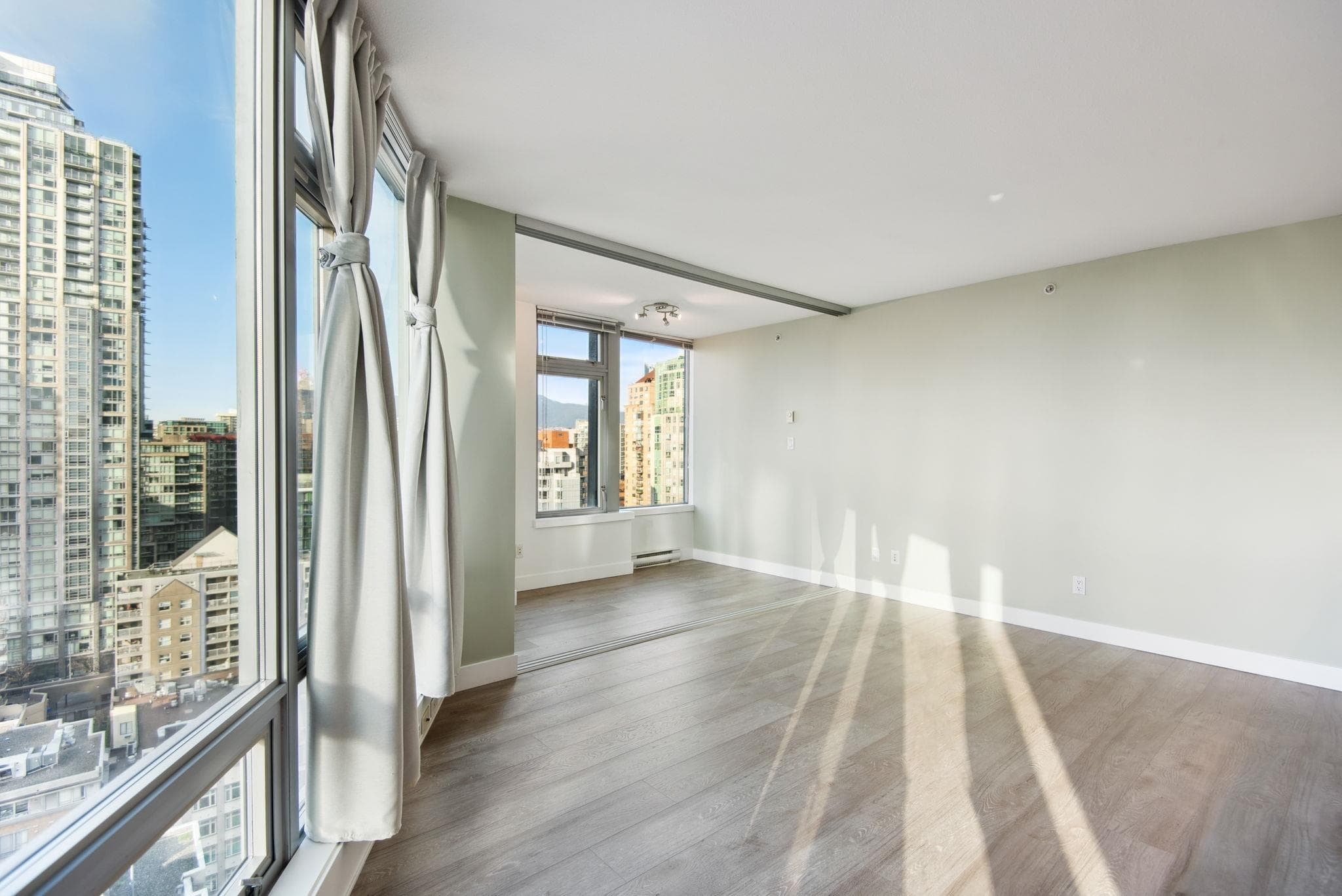 2203 - 1255 Seymour Street, Vancouver, V6B 0H1 — photo 4