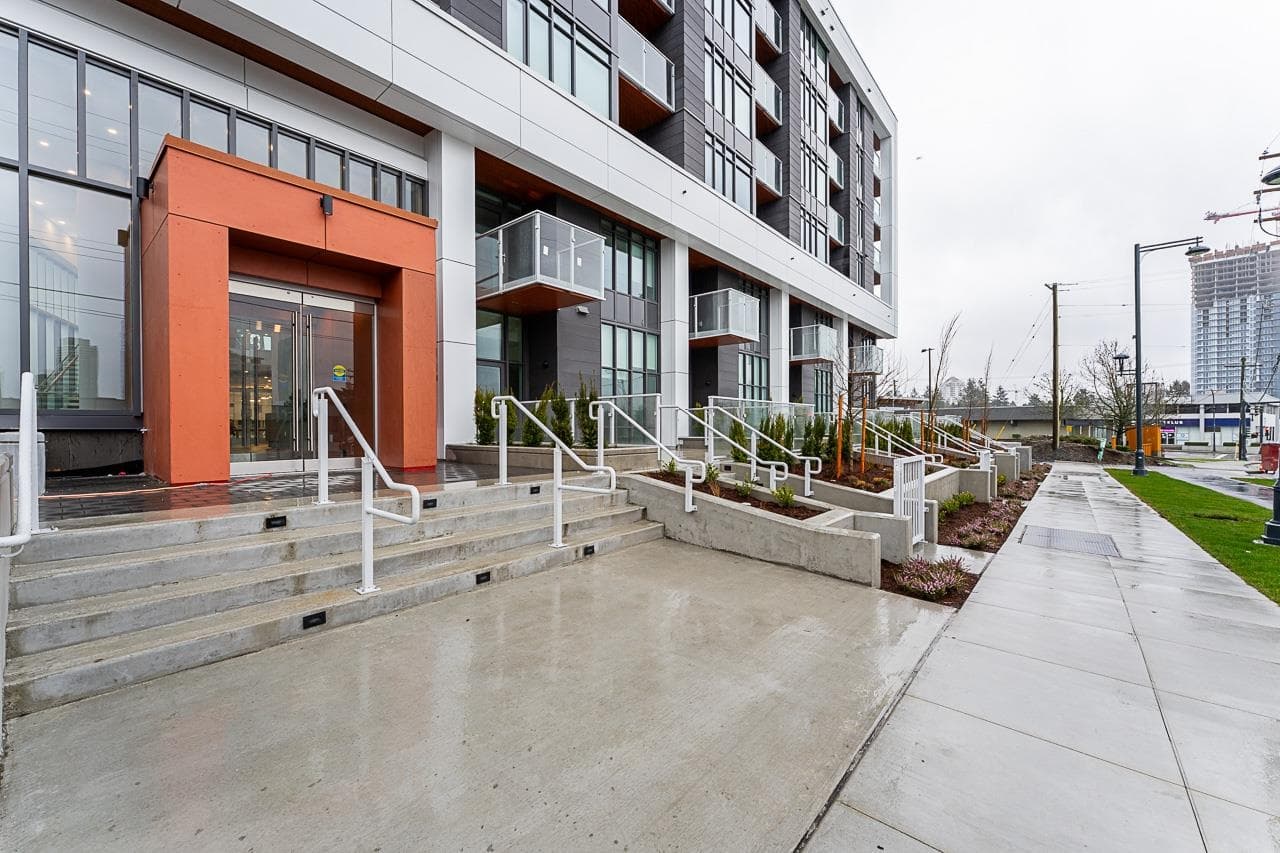 1407 - 10428 Whalley Boulevard, Surrey, V3T 1W6 — photo 2
