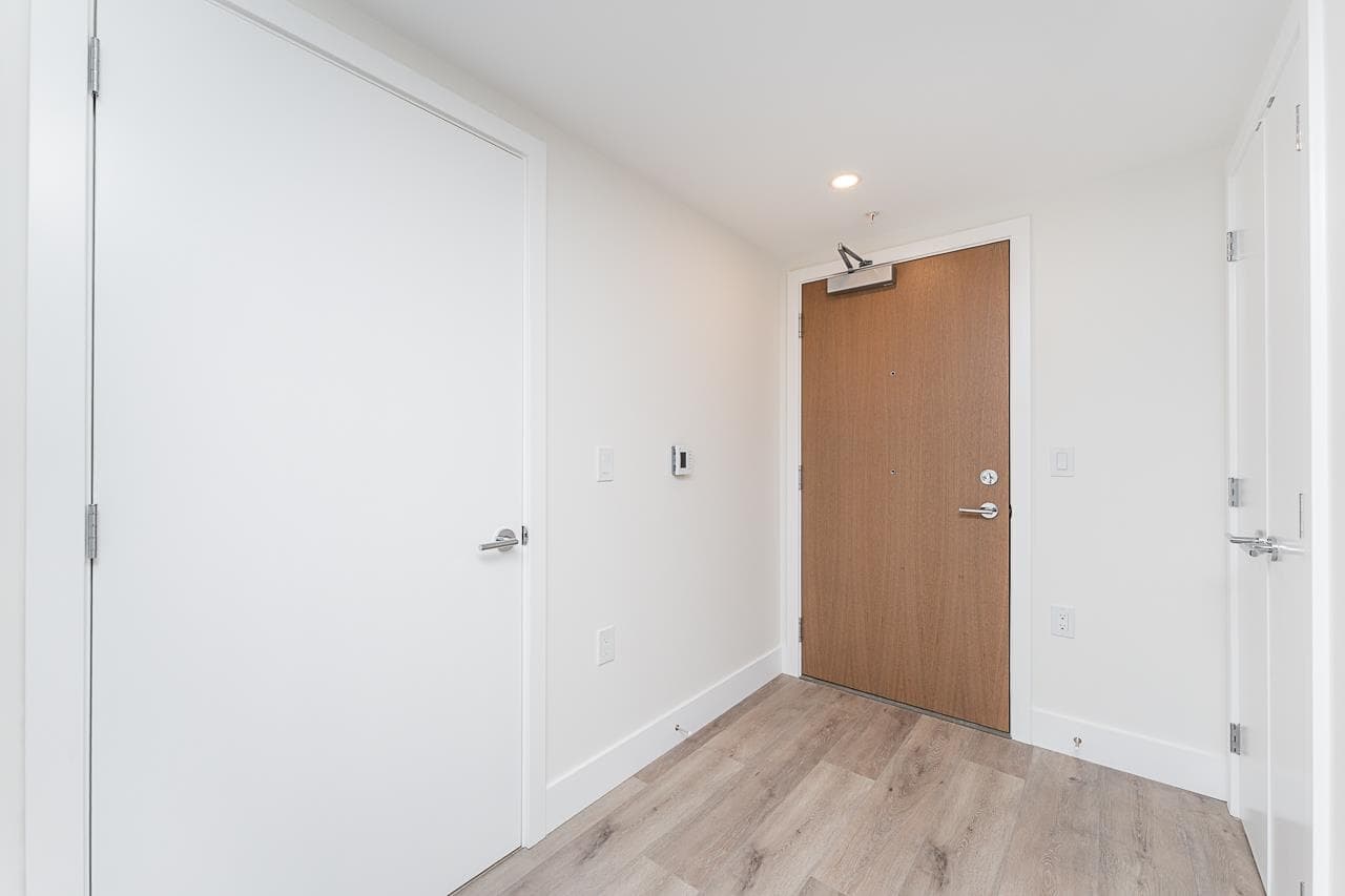 1407 - 10428 Whalley Boulevard, Surrey, V3T 1W6 — photo 4