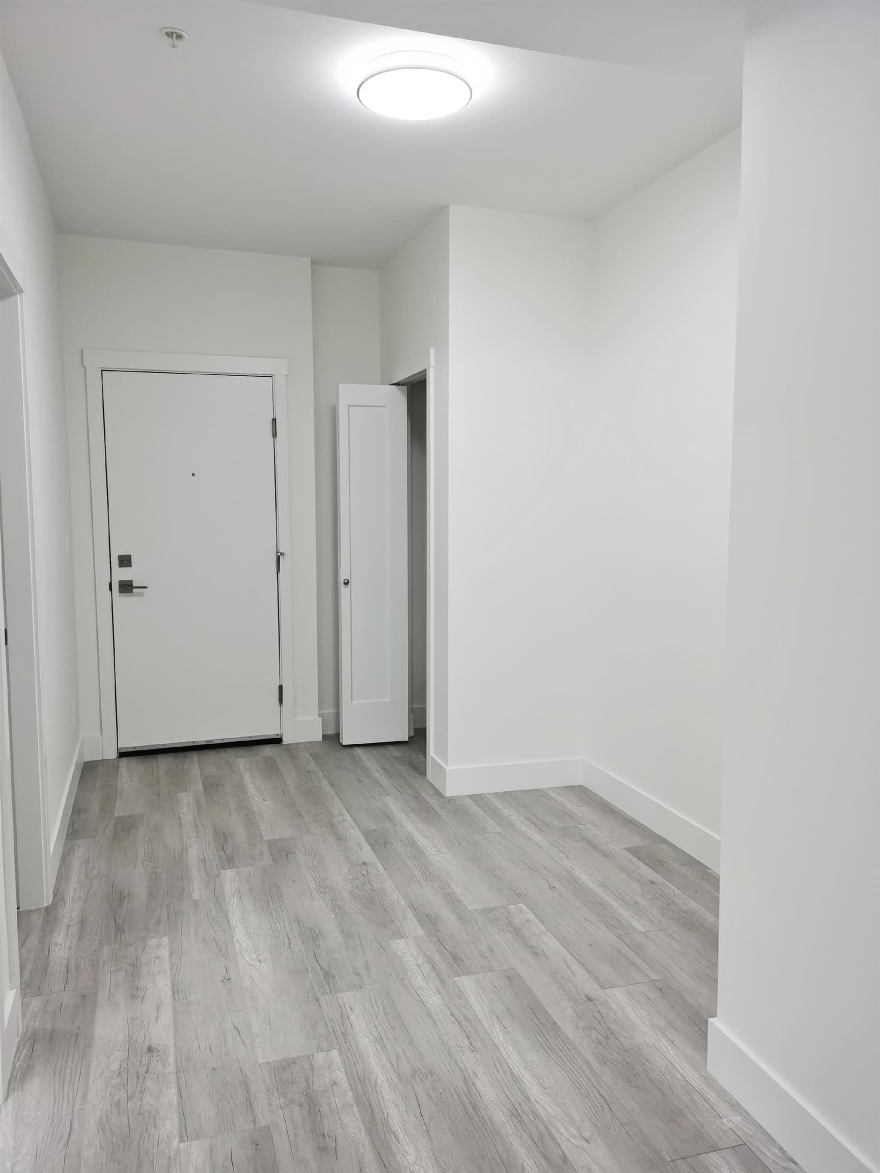 201 - 13978 Fraser Highway, Surrey, V3T 0P2 — photo 3