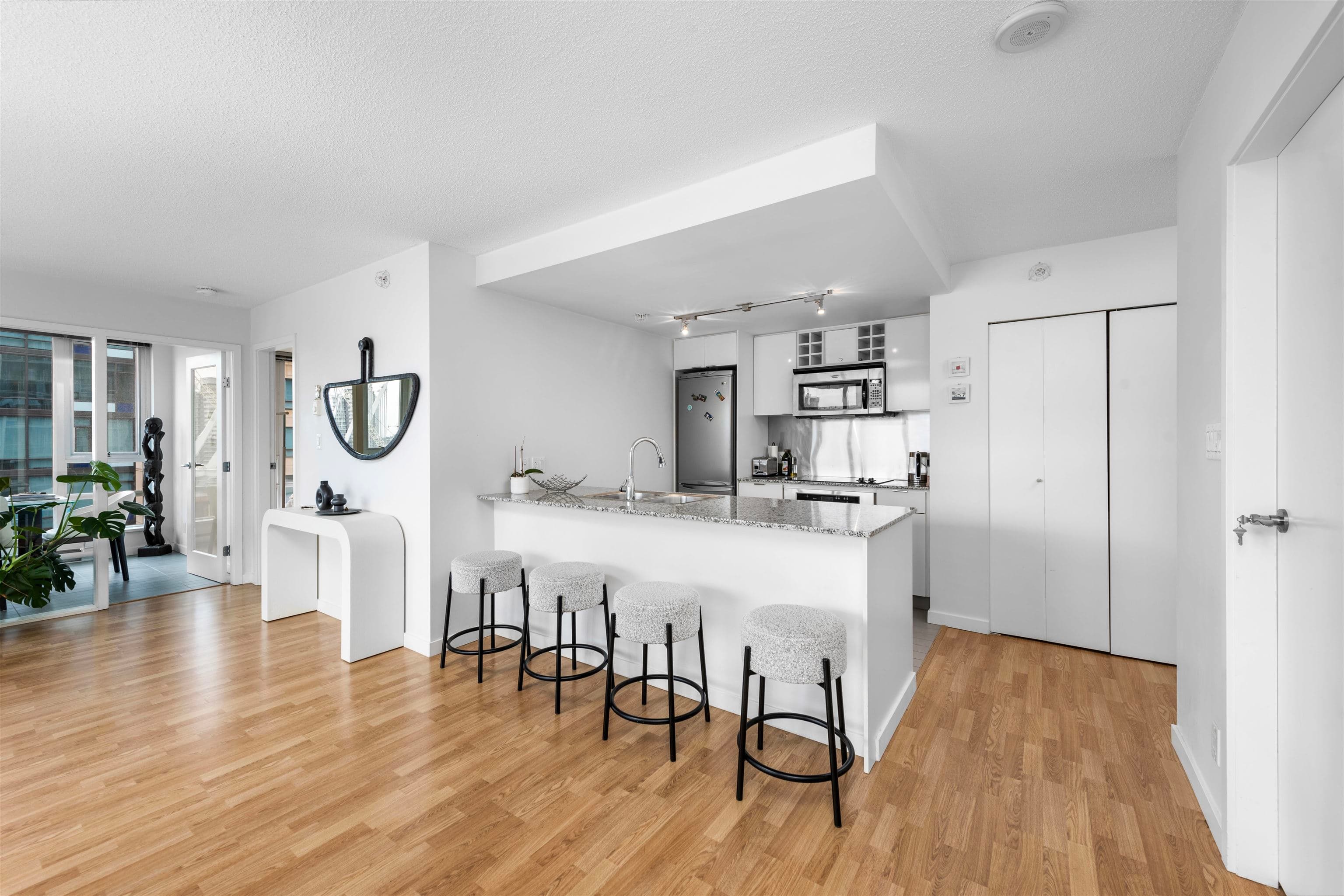 1903 - 233 Robson Street, Vancouver, V6B 0E8 — photo 5