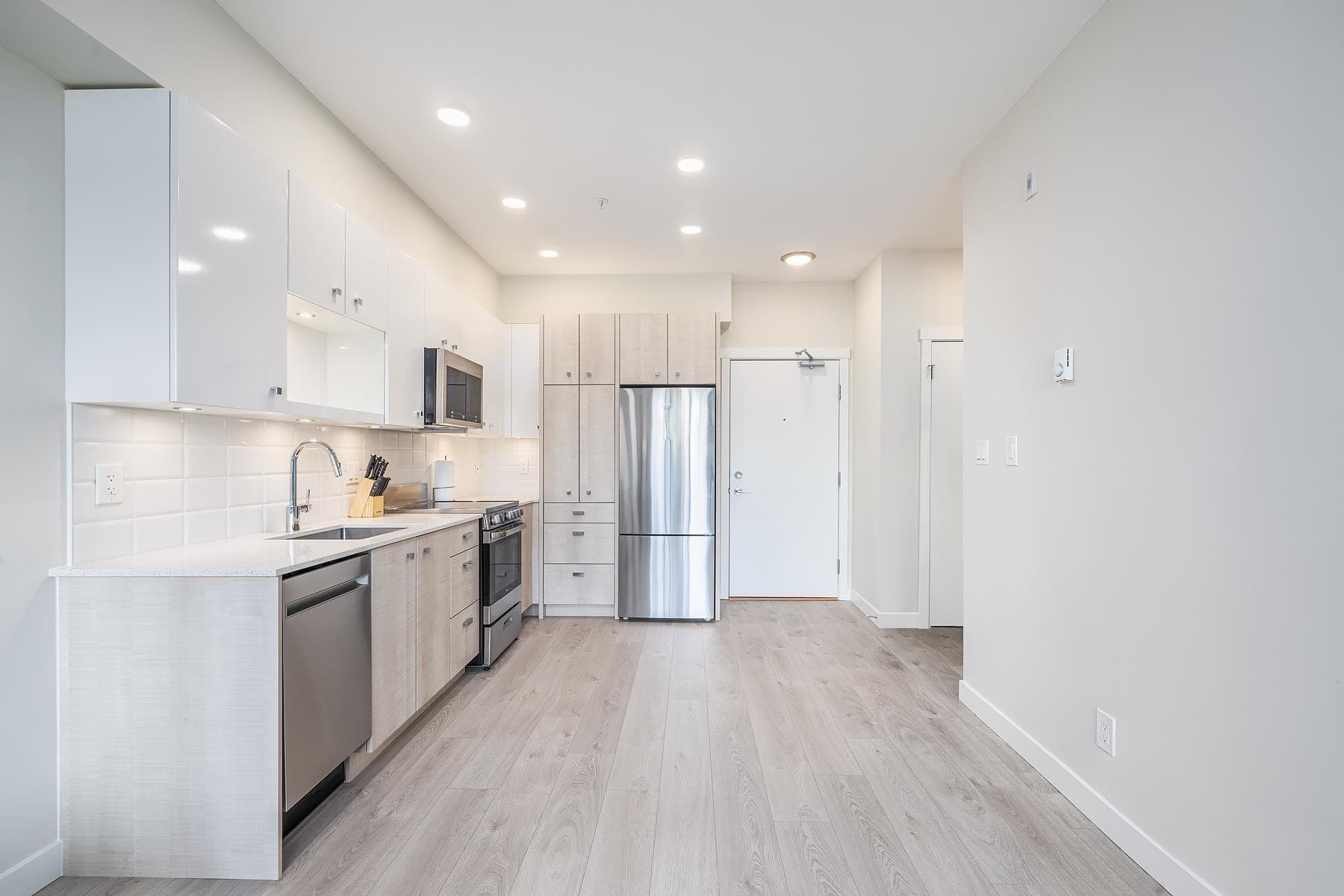 114 - 10838 Whalley Boulevard, Surrey, V3R 0G8 — photo 2