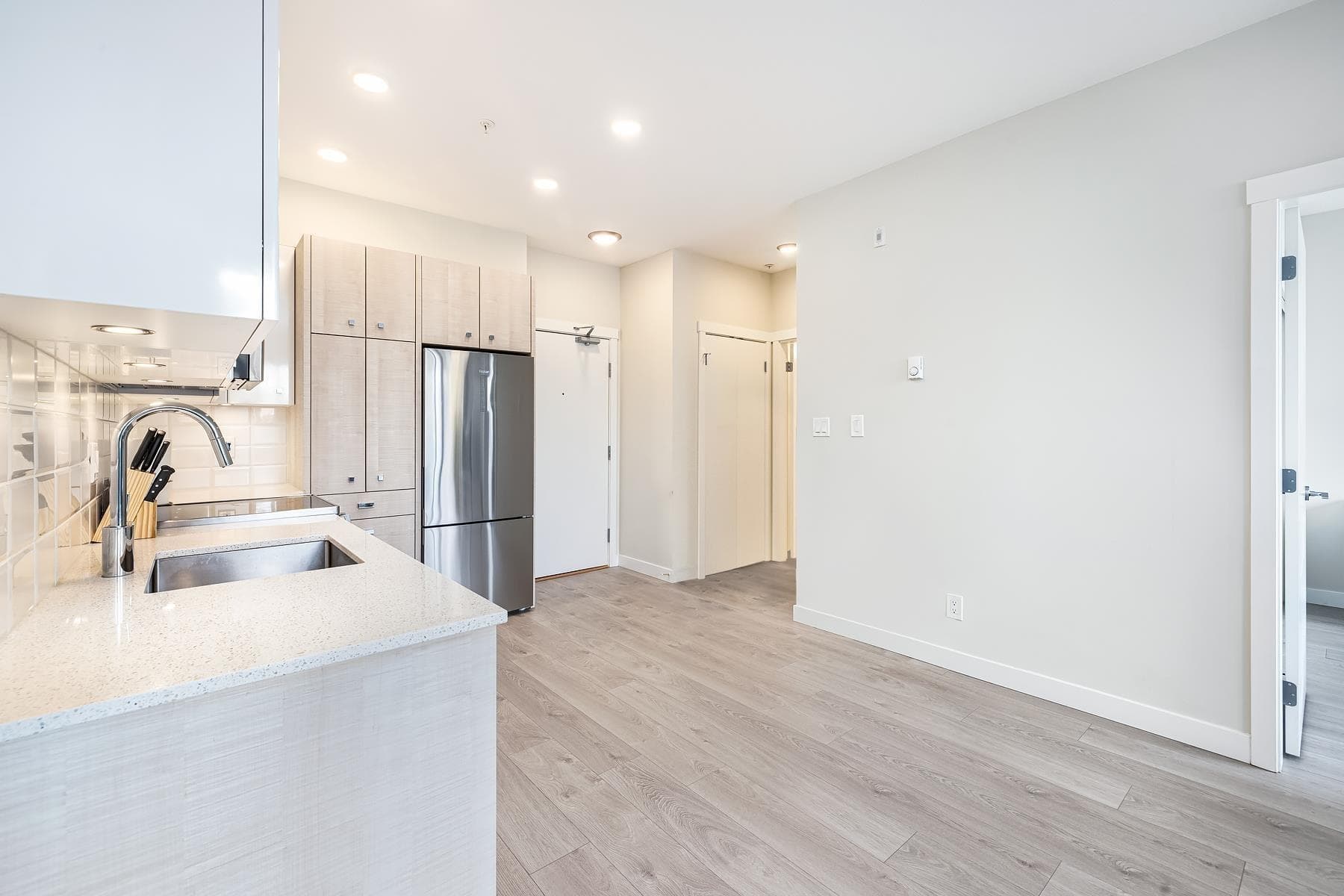 114 - 10838 Whalley Boulevard, Surrey, V3R 0G8 — photo 3