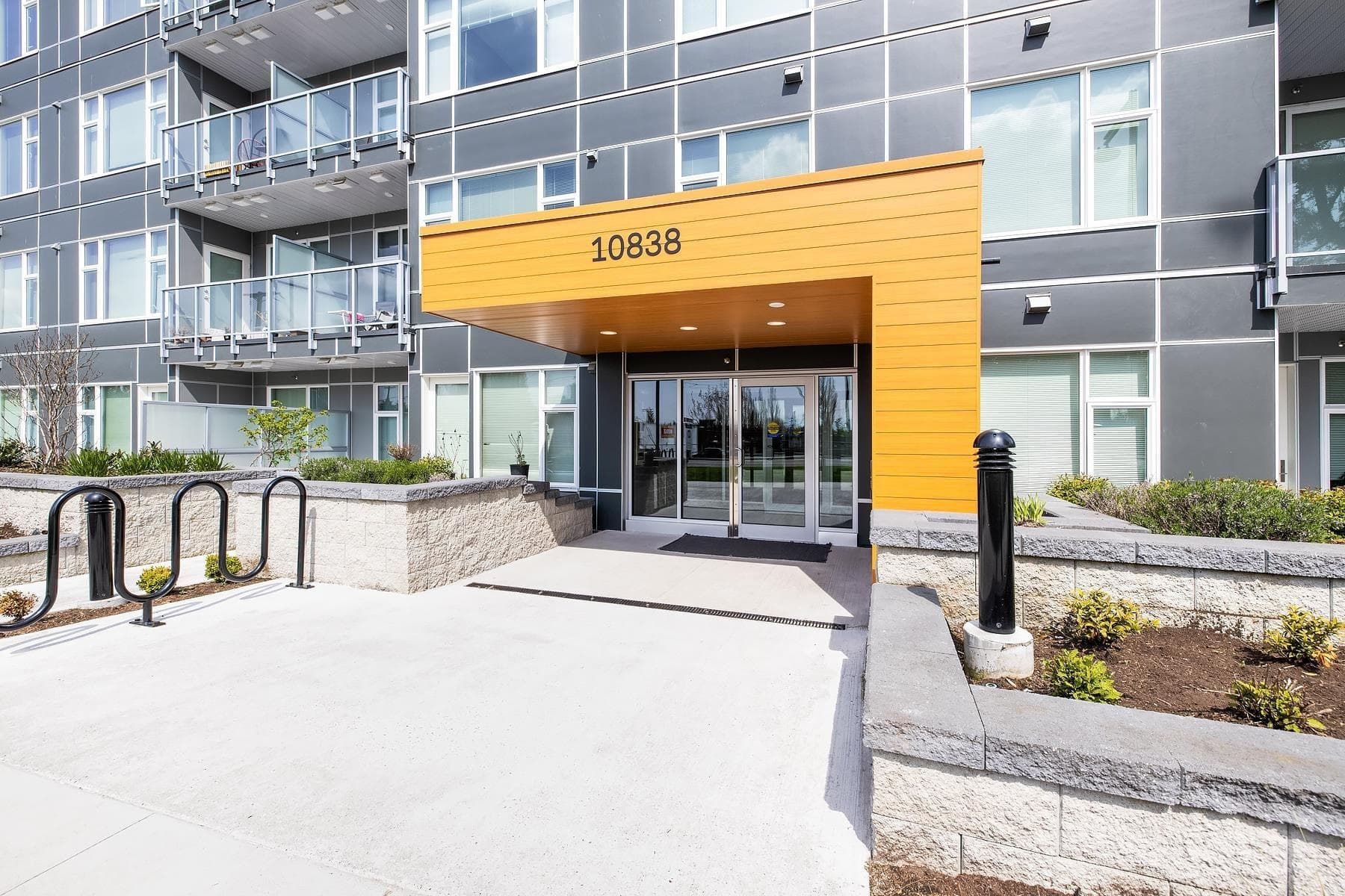 114 - 10838 Whalley Boulevard, Surrey, V3R 0G8 — photo 1