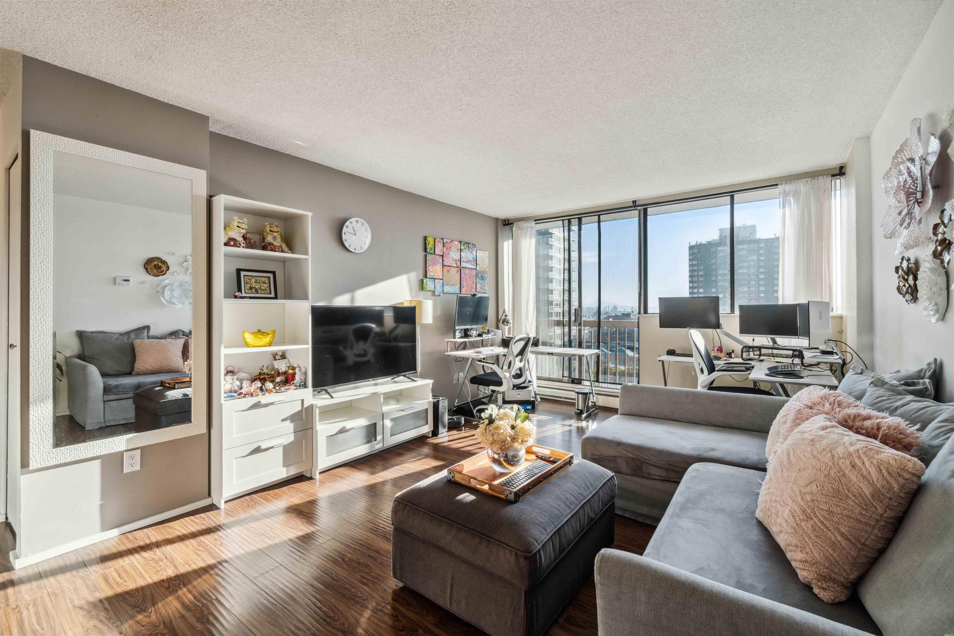1005 - 620 Seventh Avenue, New Westminster, V3M 5T6 — photo 3
