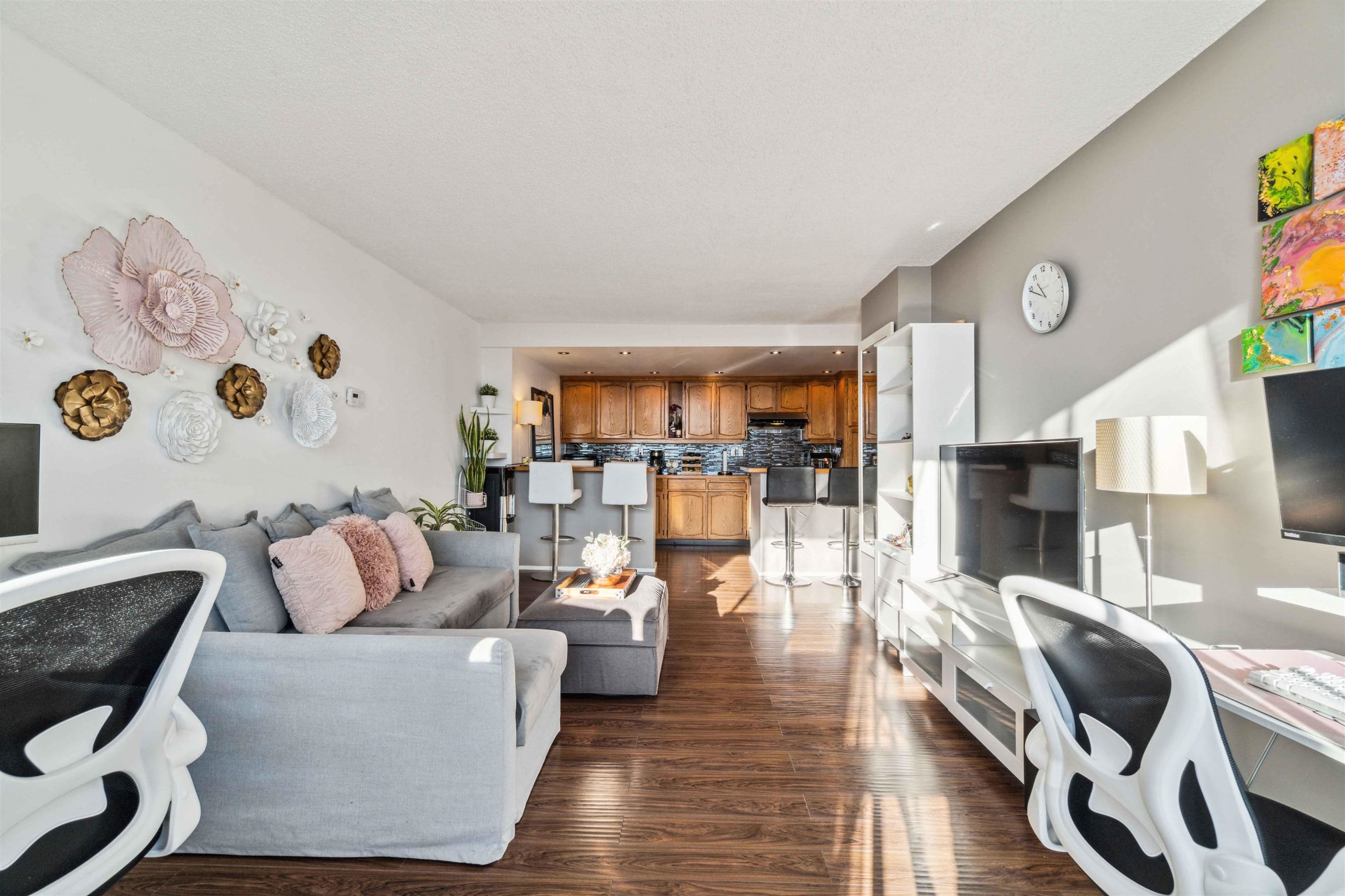 1005 - 620 Seventh Avenue, New Westminster, V3M 5T6 — photo 1