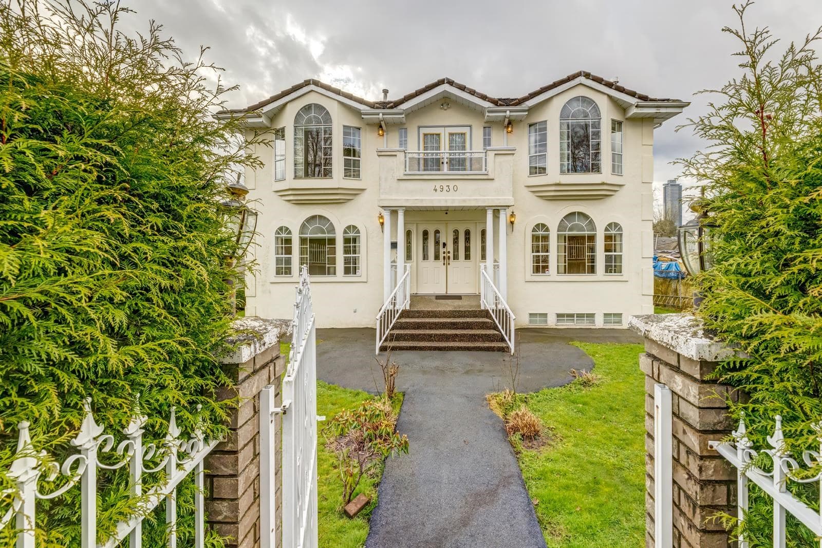 4930 Venables Street, Burnaby, V5B 1X7 — photo 1