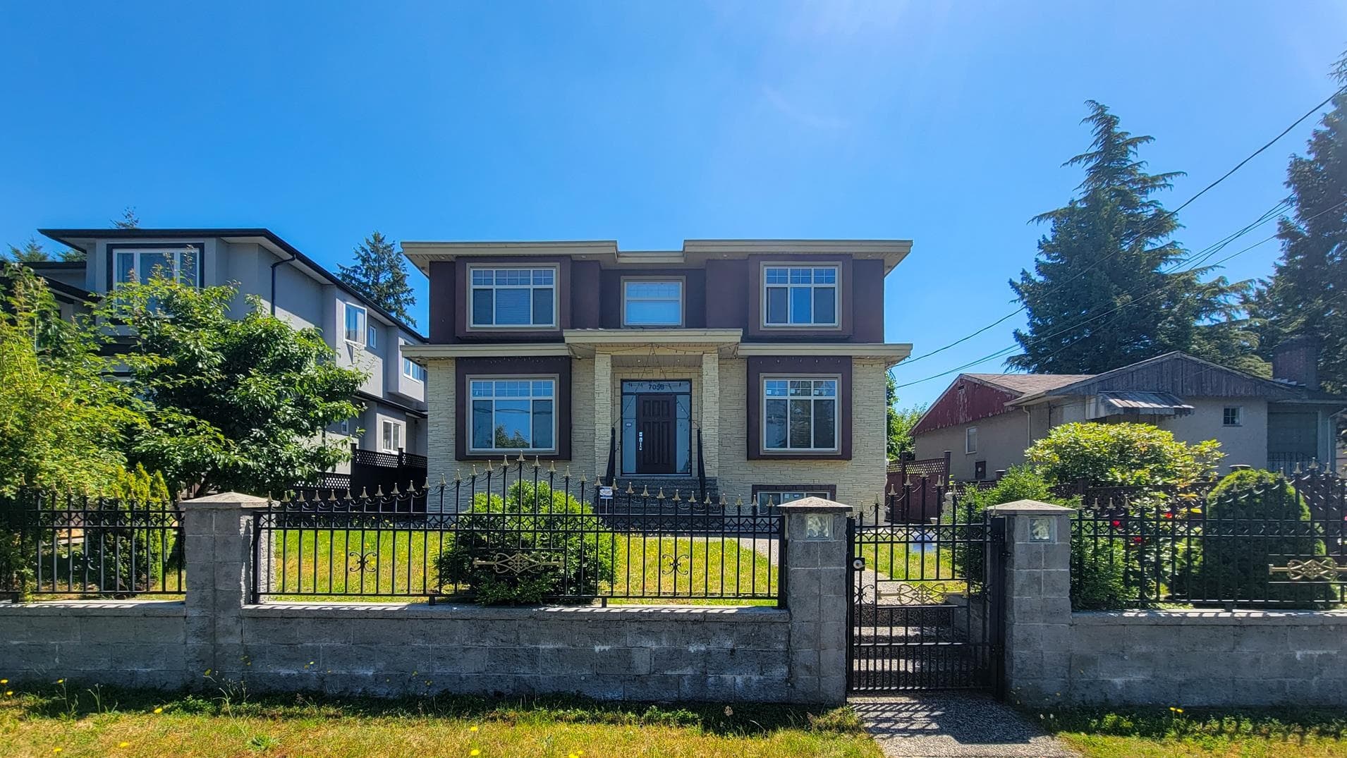 7058 Patterson Avenue, Burnaby, V5J 3N7 — photo 1