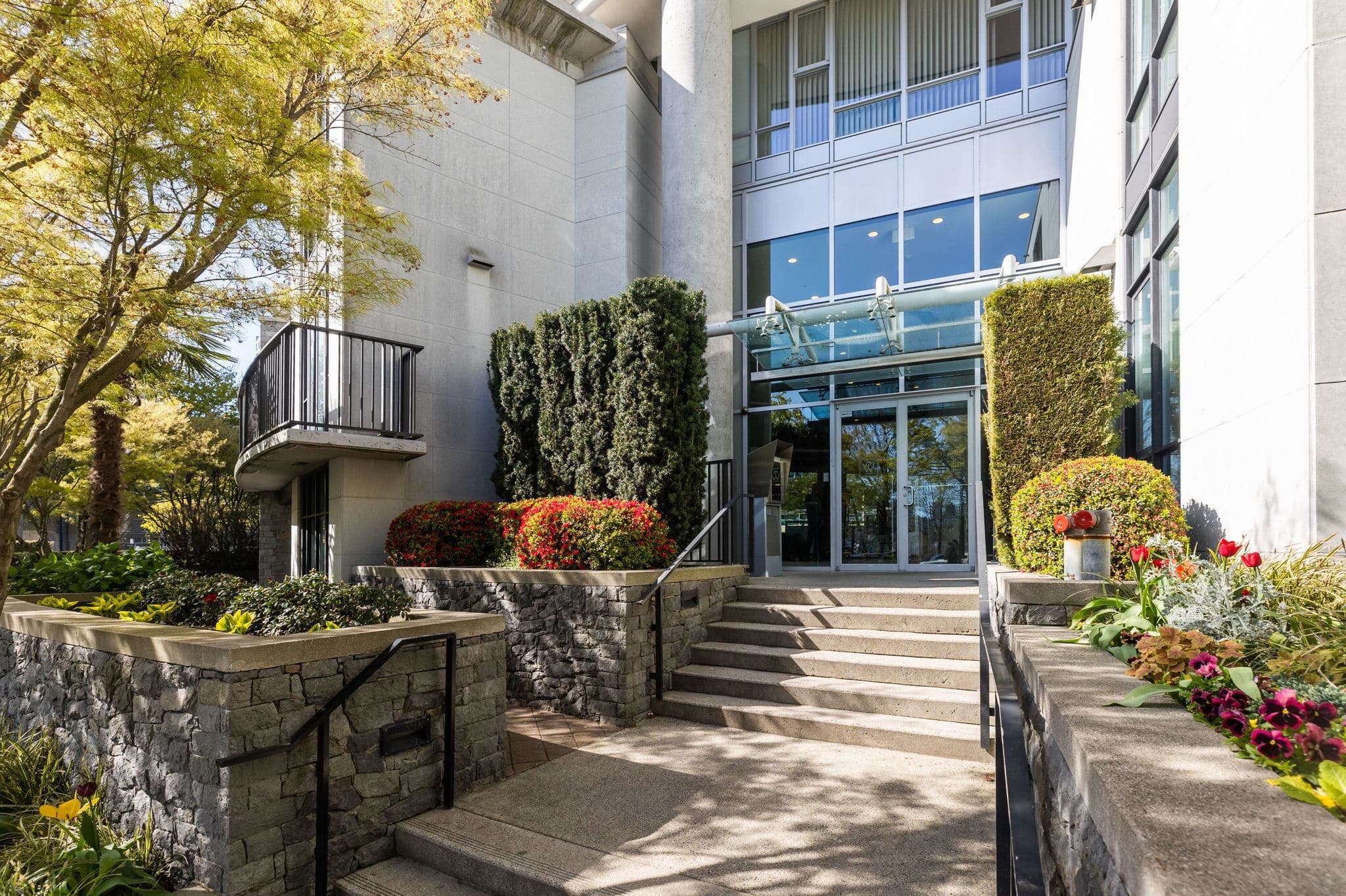 1005 - 583 Beach Crescent, Vancouver, V6Z 3E6 — photo 2
