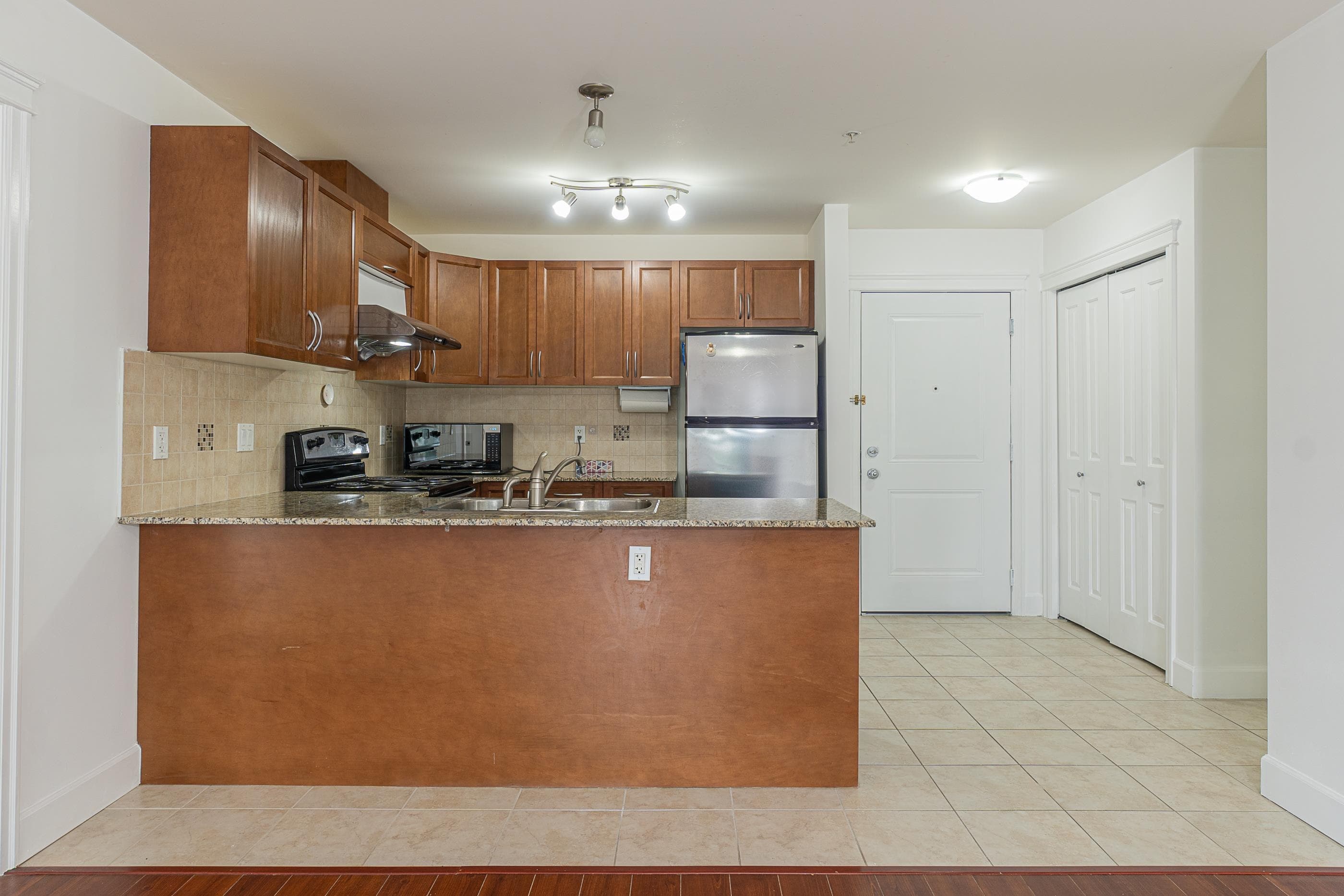312 - 12088 75a Avenue, Surrey, V3W 1Y4 — photo 5