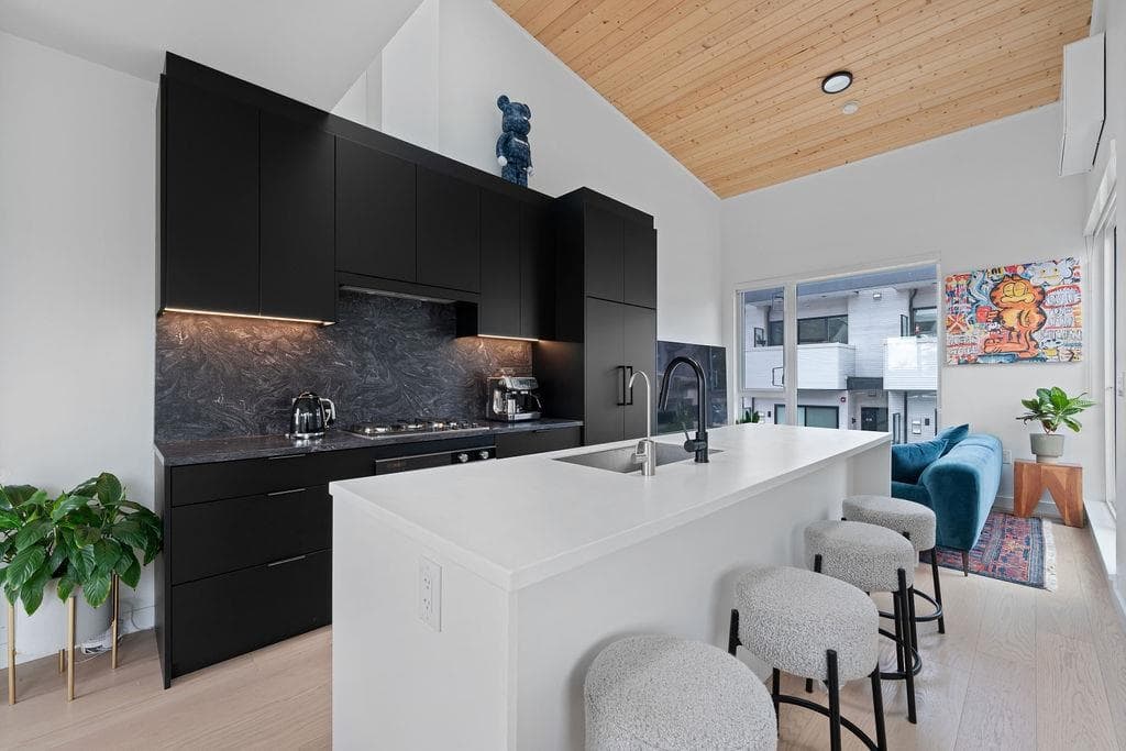 201 - 650 E 2nd Street, North Vancouver, V7M 1E3 — photo 5
